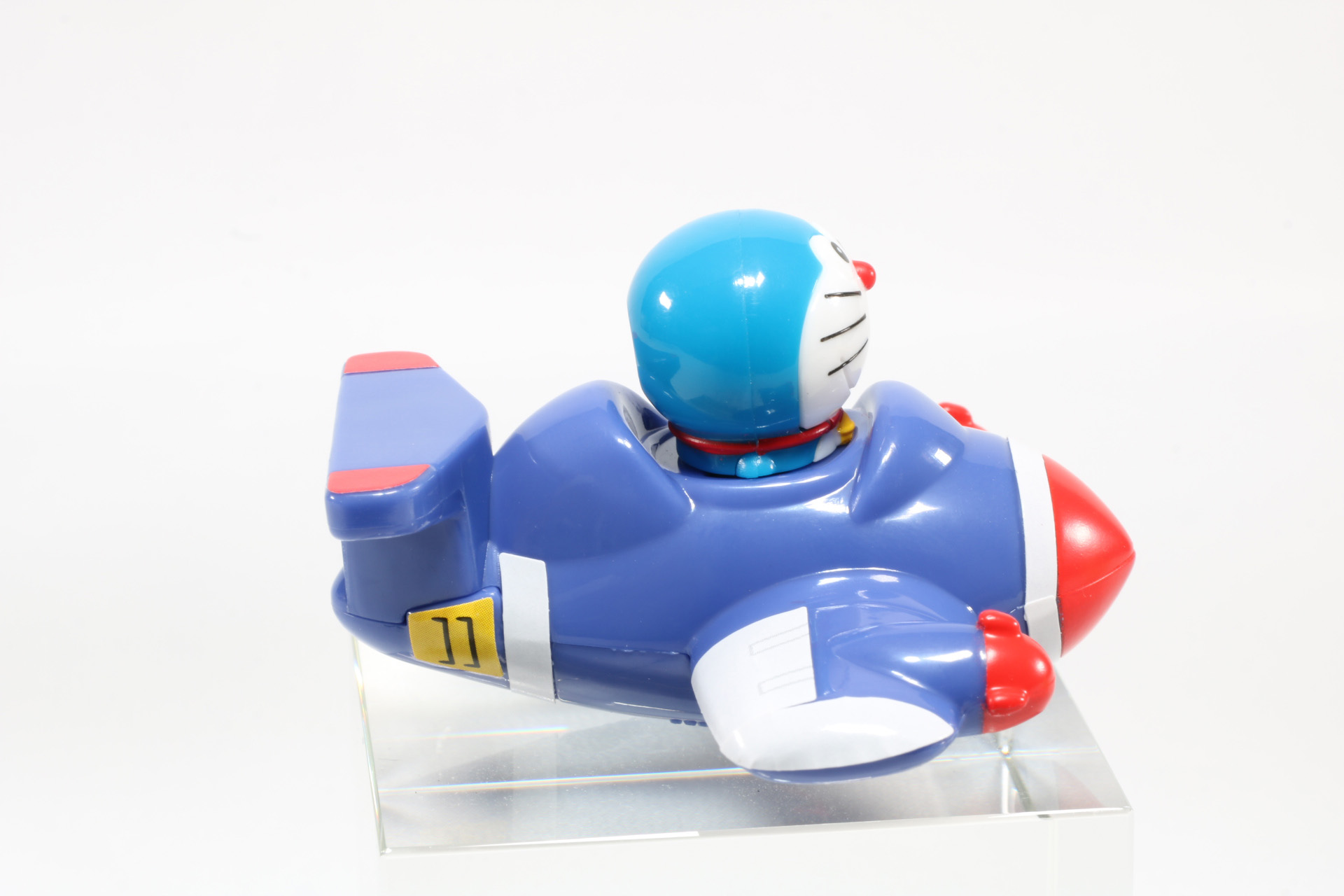 パラダピアに飛行機を乗せると絶妙なバランスでセットすることができる