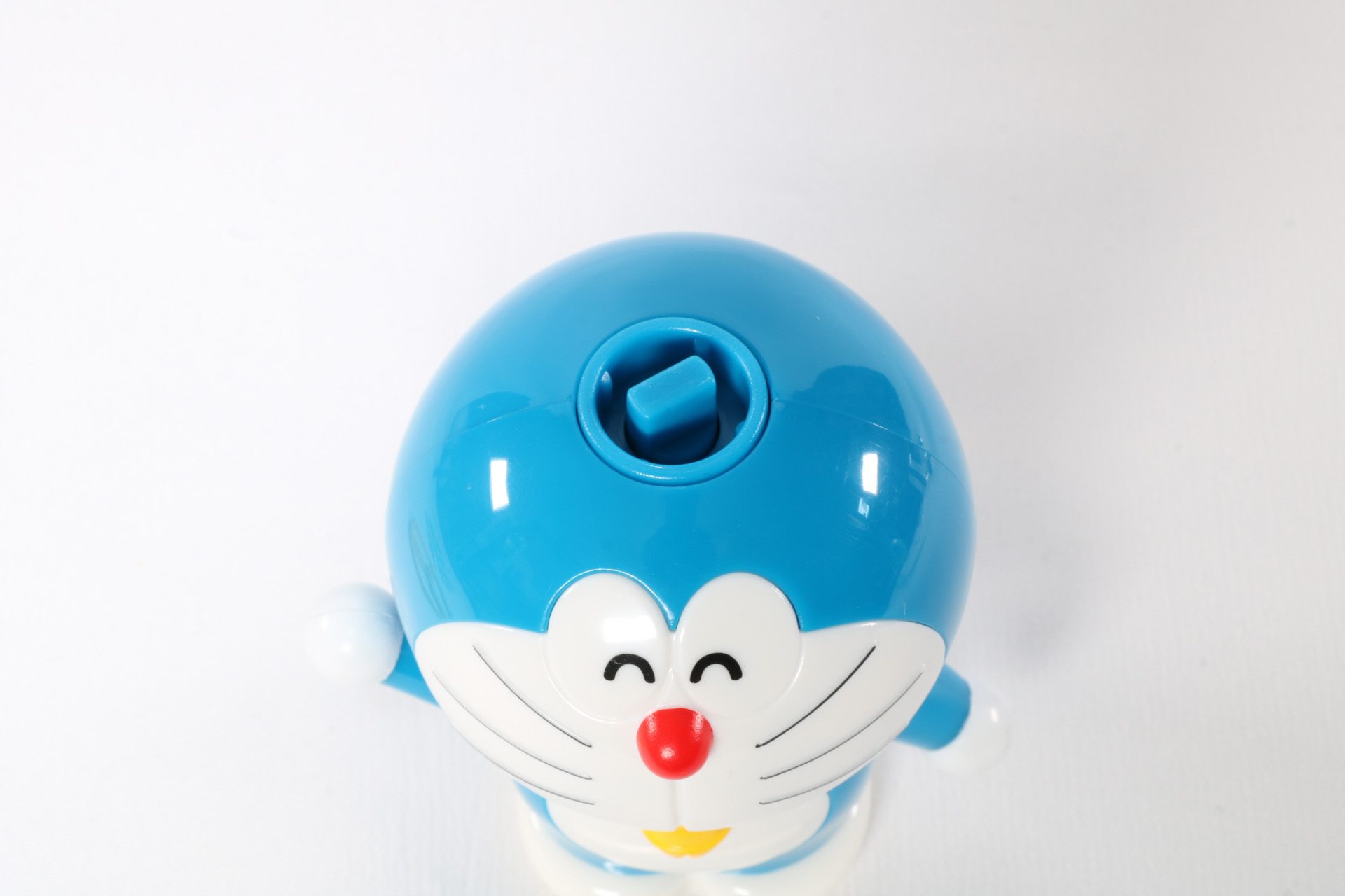 頭頂部にタケコプターをセットできる