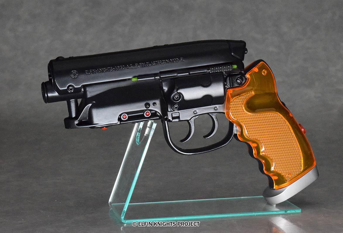 限定版は灰色がかった色合いになるとのこと