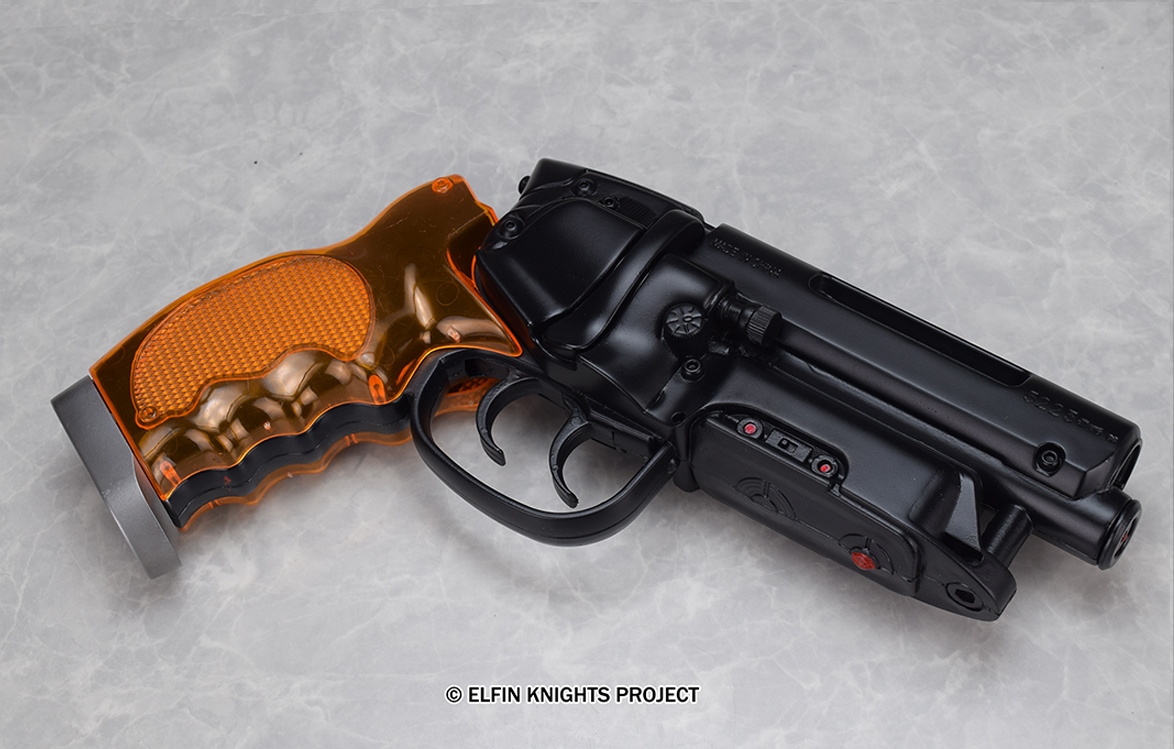 限定版は灰色がかった色合いになるとのこと