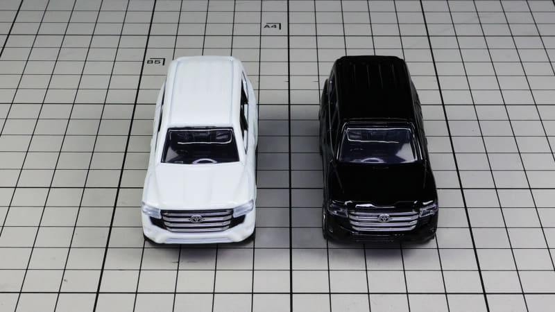 フロント：四角く迫力あるフロントマスク