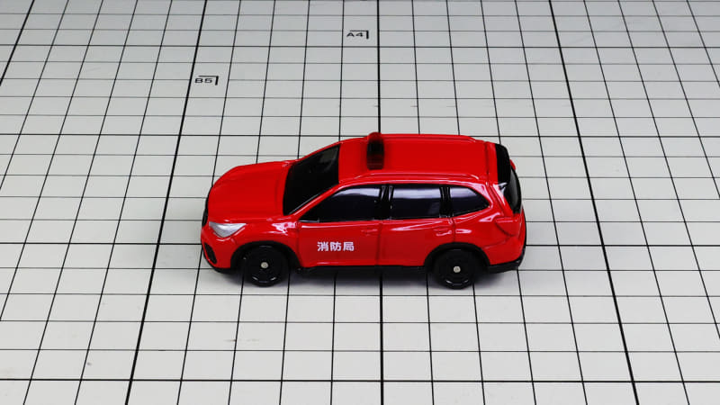 サイド：ルーフに赤色灯を搭載