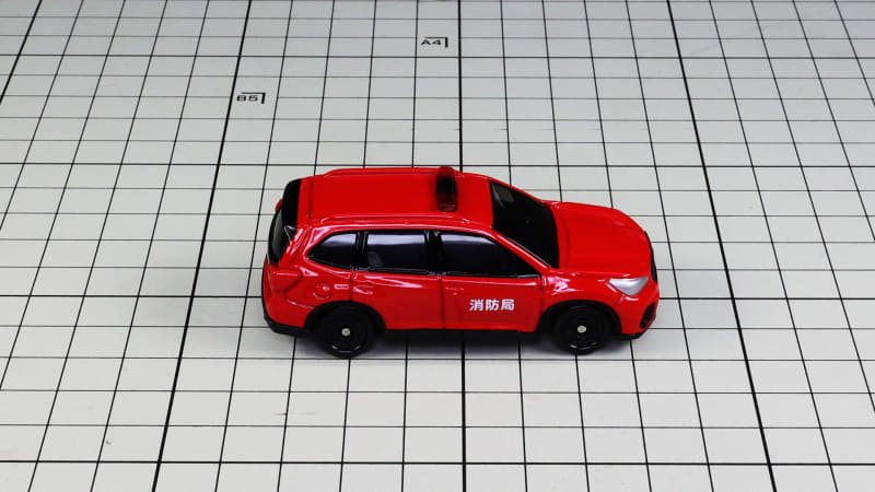 リア：コンビランプの形状でフォレスターとわかる