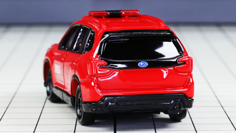 リアのコンビランプはレッド塗装で表現