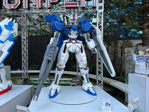 機動戦士ガンダム 水星の魔女 EXPO」にガンダム・エアリアルの立像が