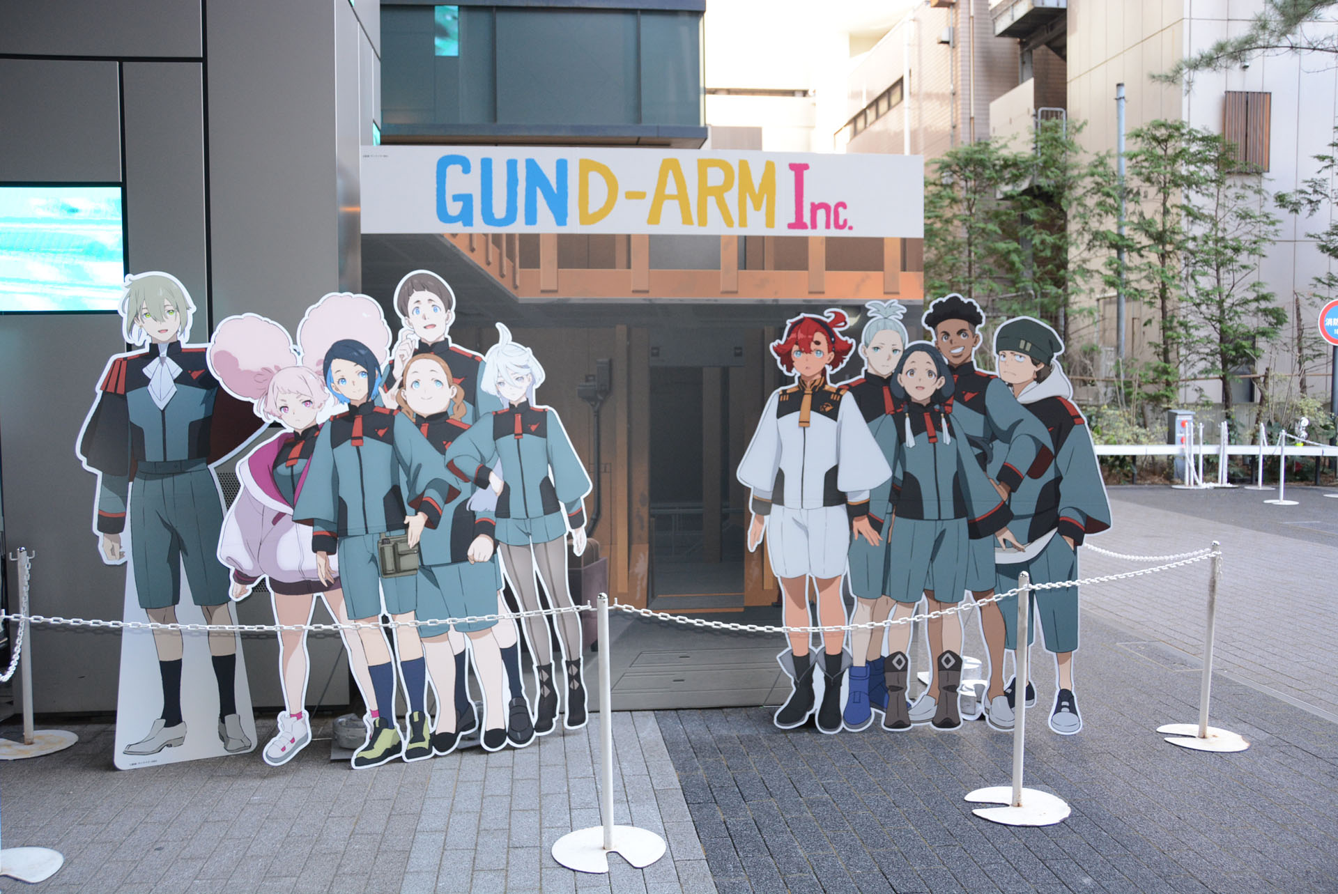 様々なフォトスポットが用意されている。こちらは株式会社ガンダムの一員となれるが……エランが混じってるのは突っ込みどころ