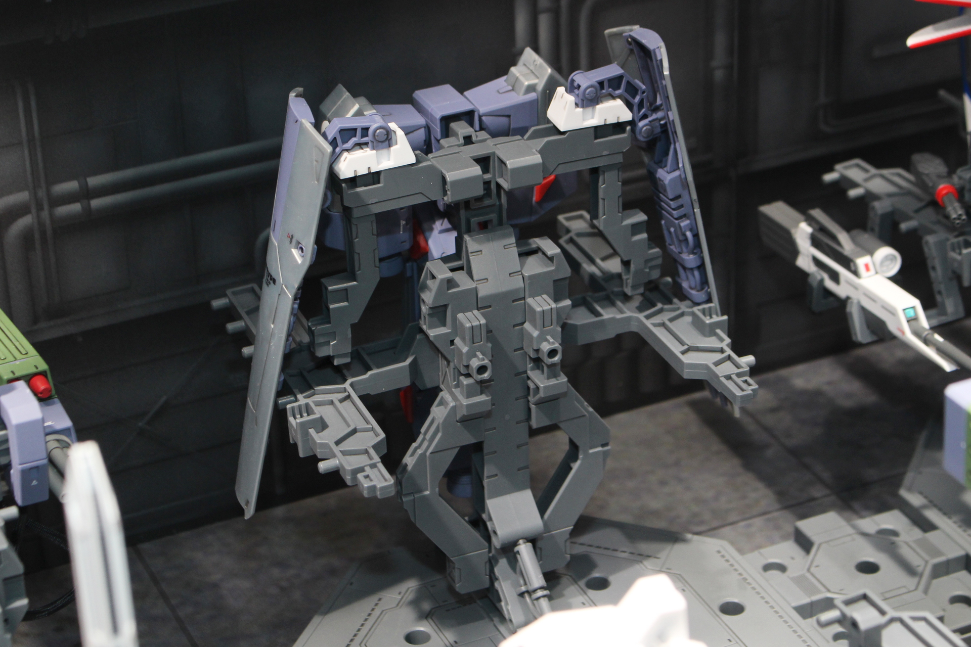 それぞれは別売りの「ミッションパック 専用ハンガー 2個セット」にも対応