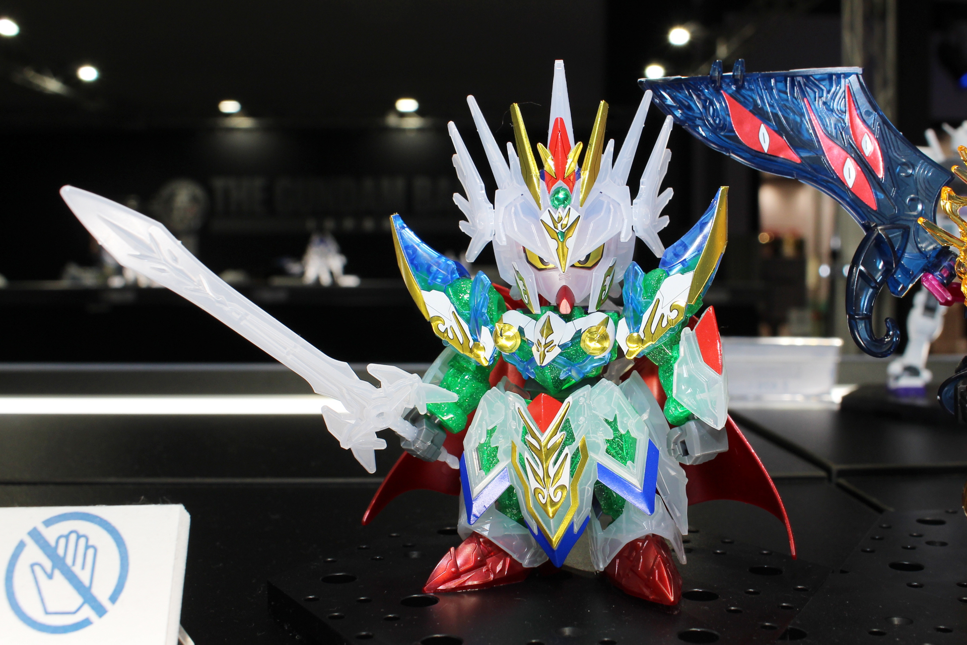 クリアカラーが映えるナイトストライクガンダム