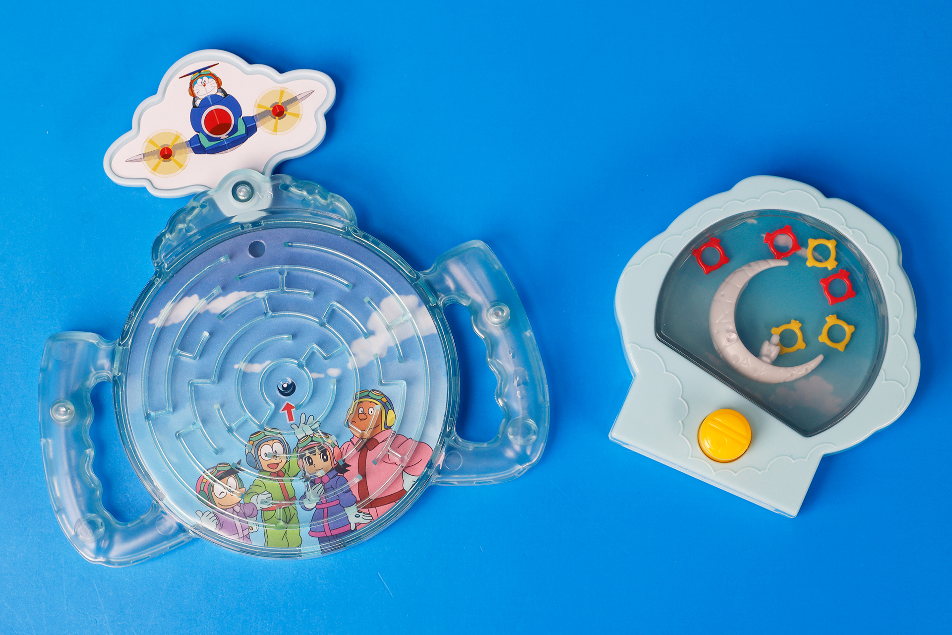 球を動かして迷路を進んでいくおもちゃや、ウォーターゲームなど、どこか懐かしいものも登場！