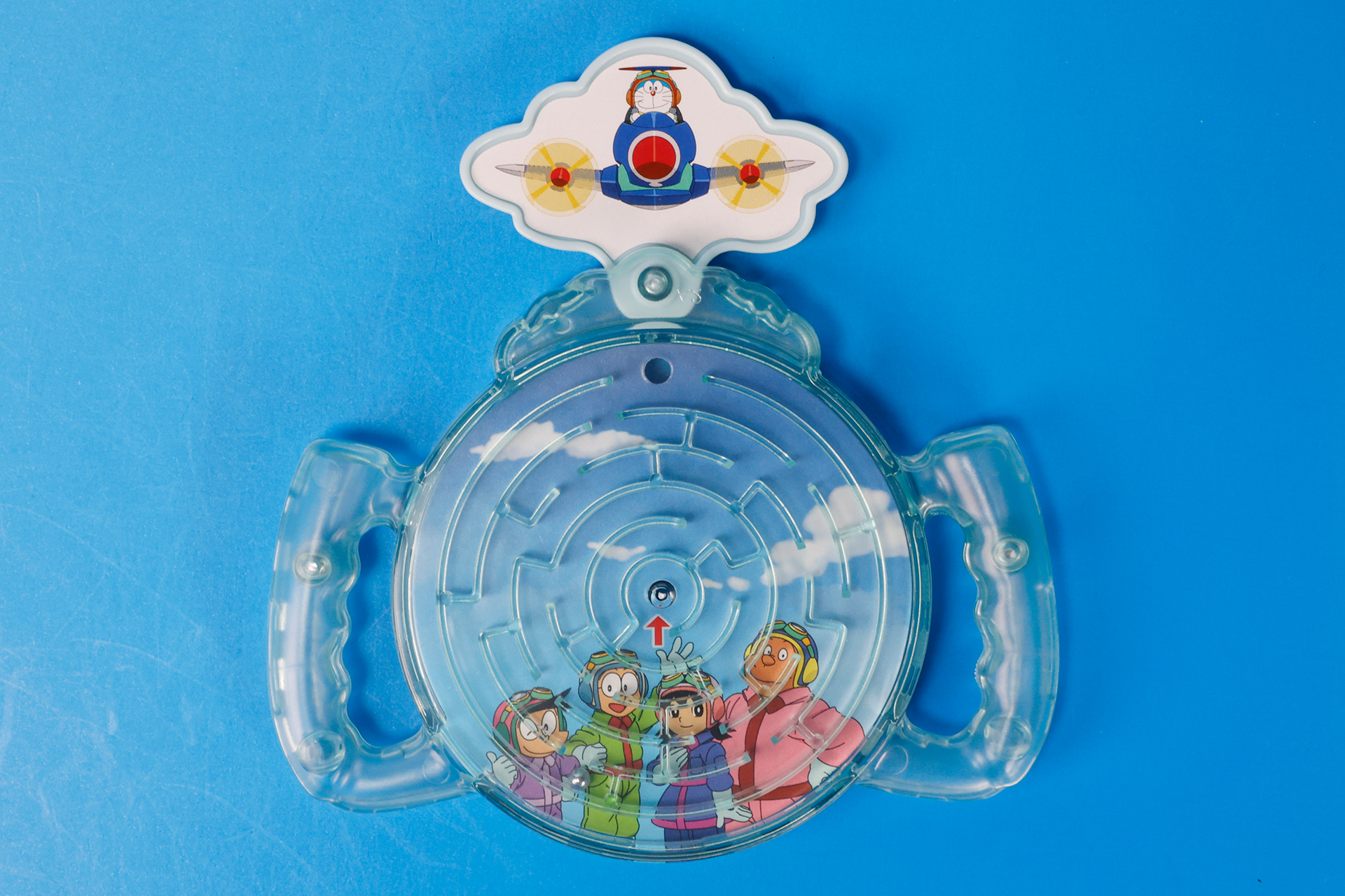 「ドラえもんのゆらゆら飛行機迷路」の表面