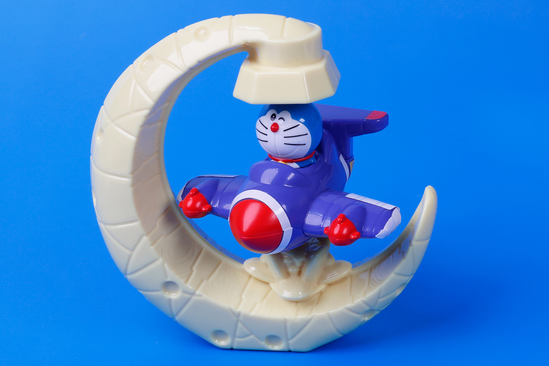 磁石の力を利用して、このように設置することができる