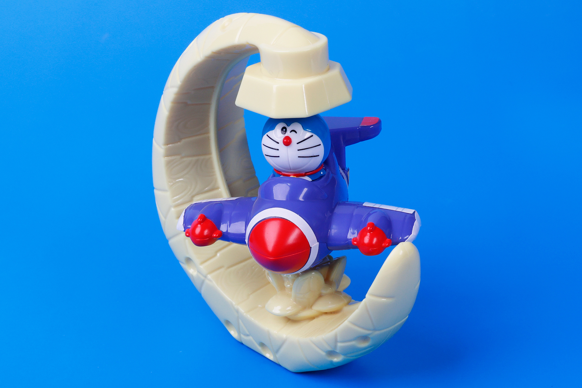 この三日月のような部分は、映画に登場する理想郷「パラダピア」を再現したものだ