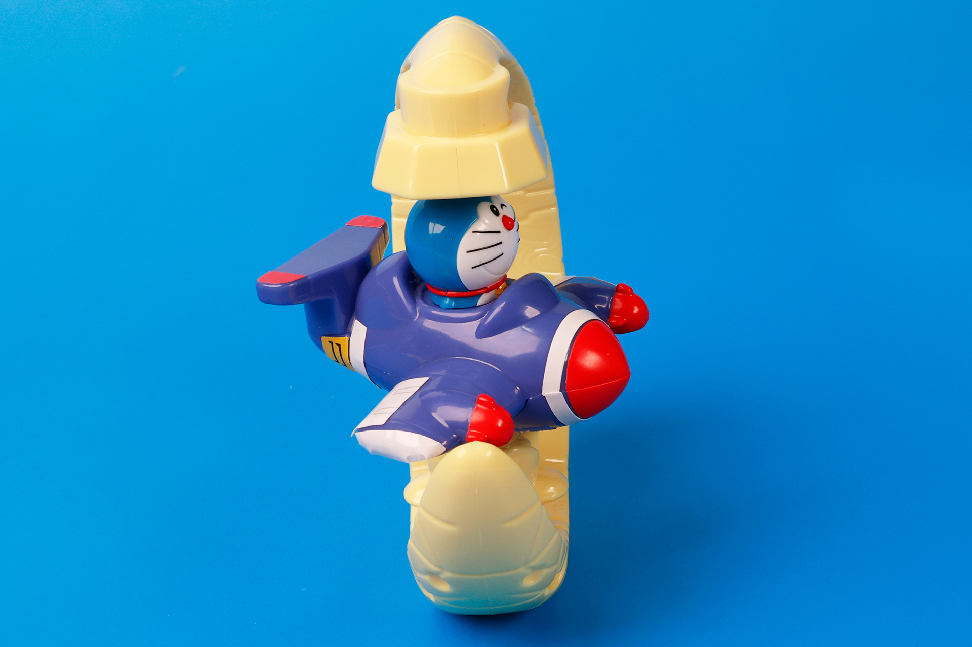 ドラえもんの部分は宙に浮いているため、くるくると回る