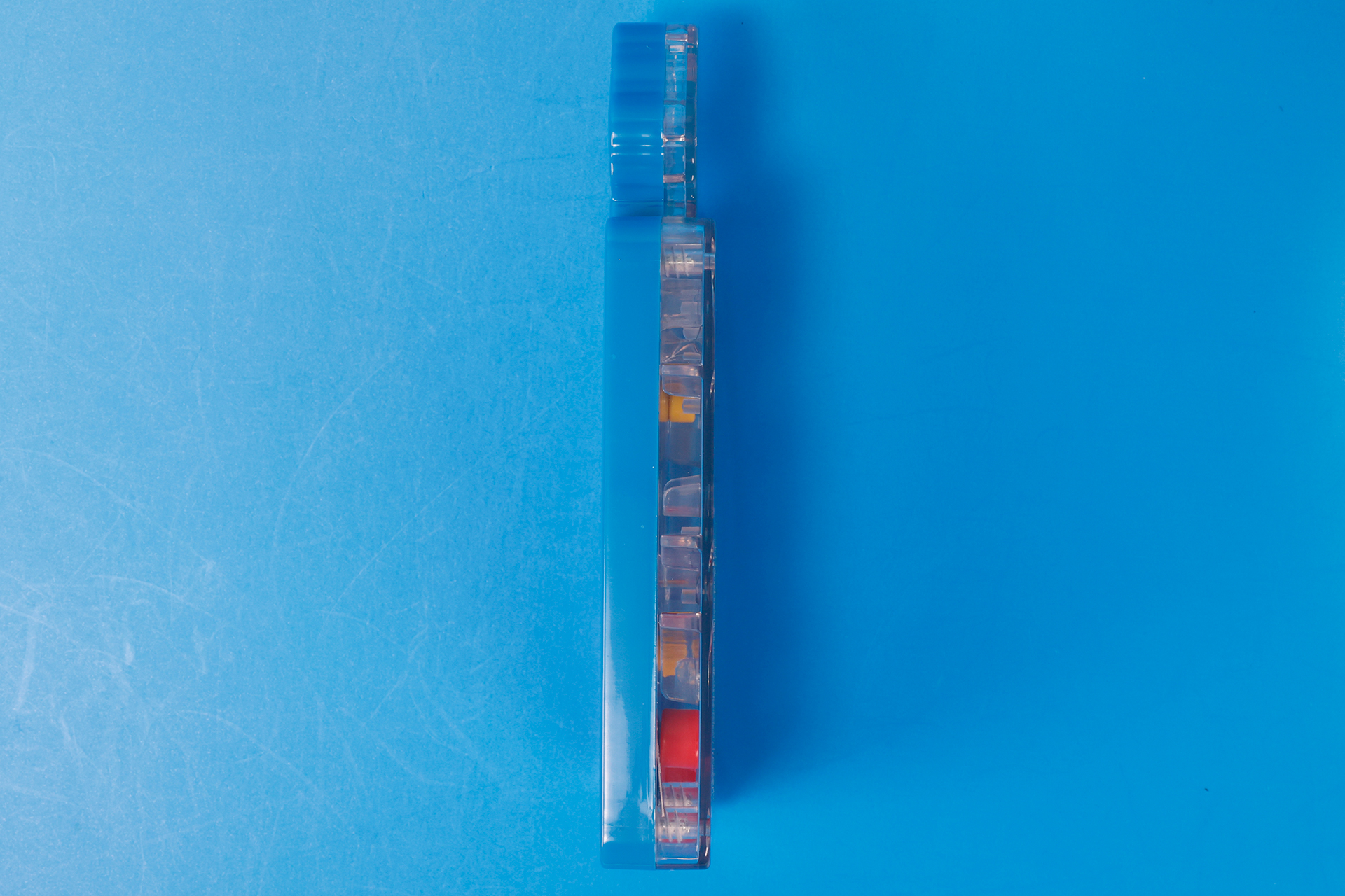 厚みもそれほどないため、気軽に持ち歩いて遊ぶこともできる