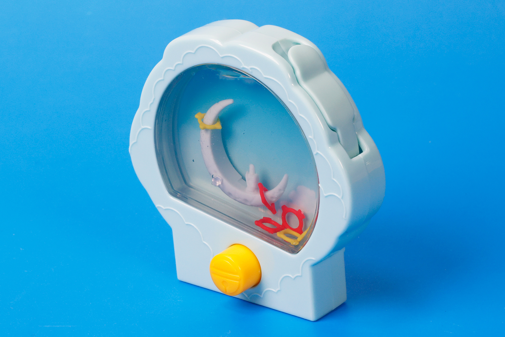 手のひらサイズながら、いまでもよく見かけるウォーターリングゲームが遊べる