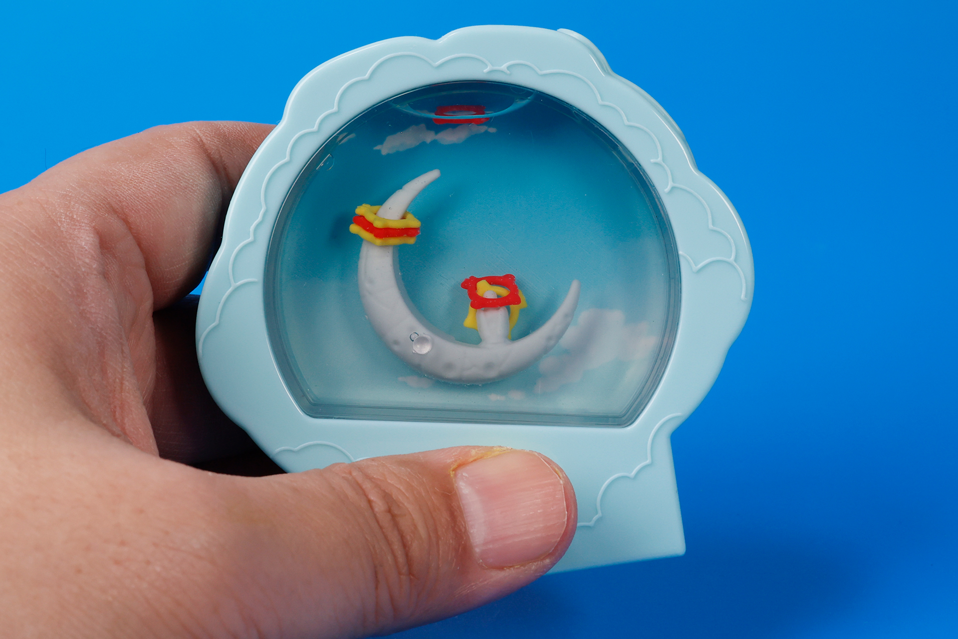 遊び方は簡単で、鈴の形をしたボタンを押すだけ！　ルールは決められていないので、遊ぶ前に自分たちで決めておこう