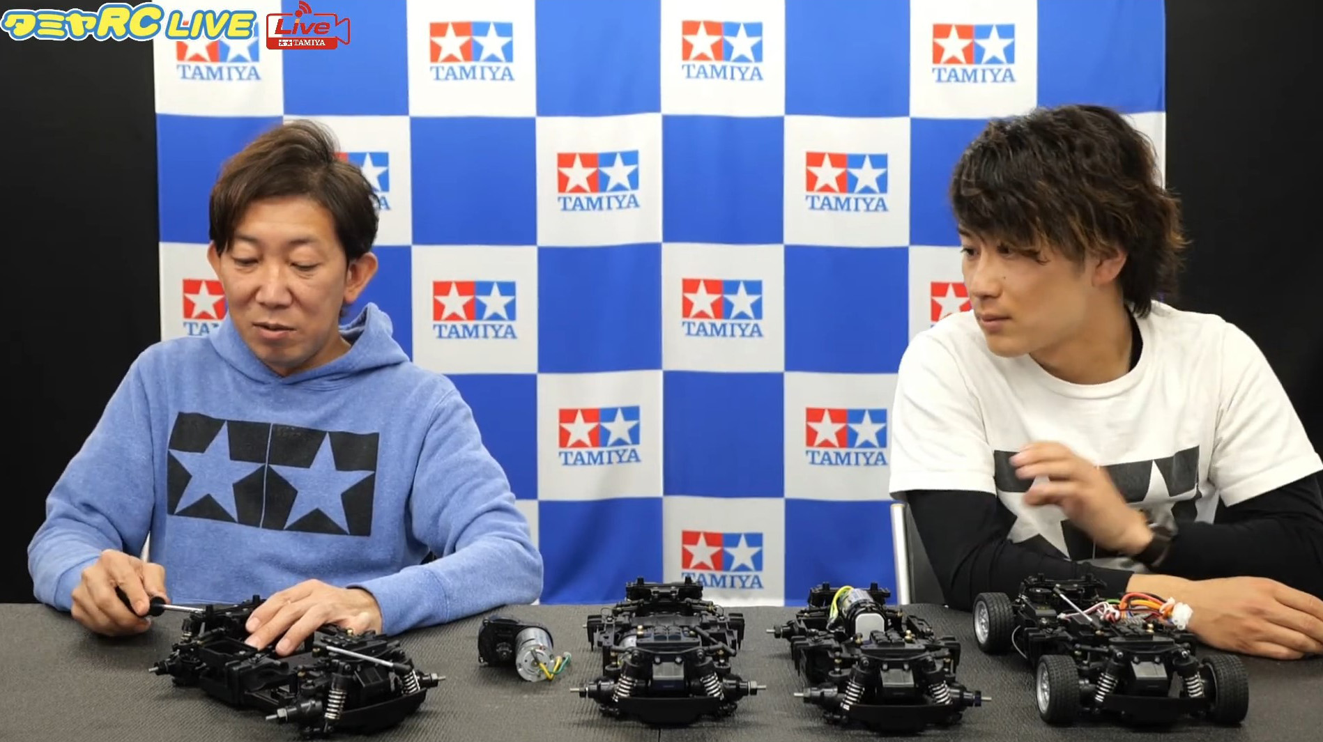 さらに前輪駆動にも。多彩なカスタマイズがウリだ。駆動系はTT-02と同じなので、ギヤデフの部品を共用できる