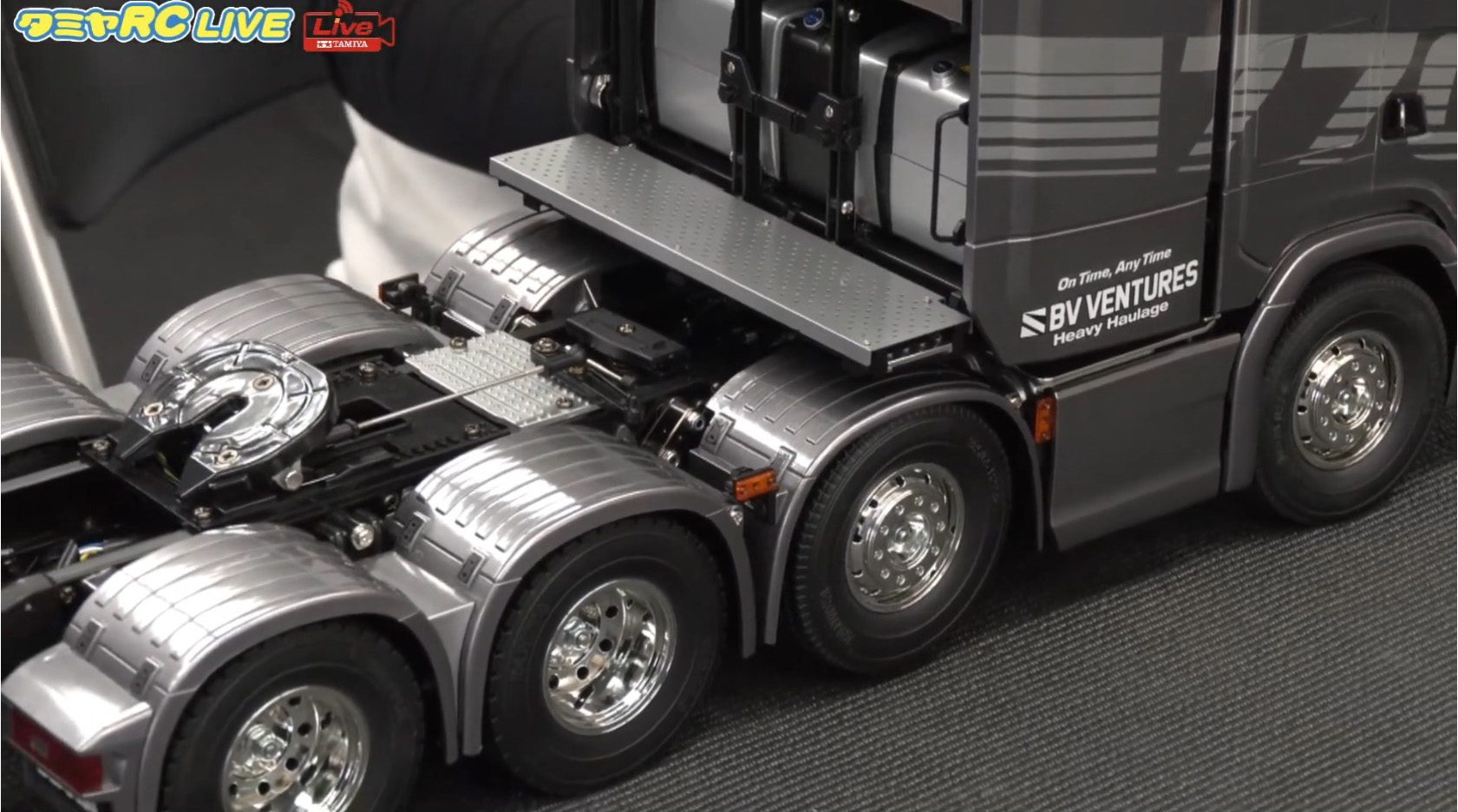 模型としての作りも細かい。フィギュアも搭載されている