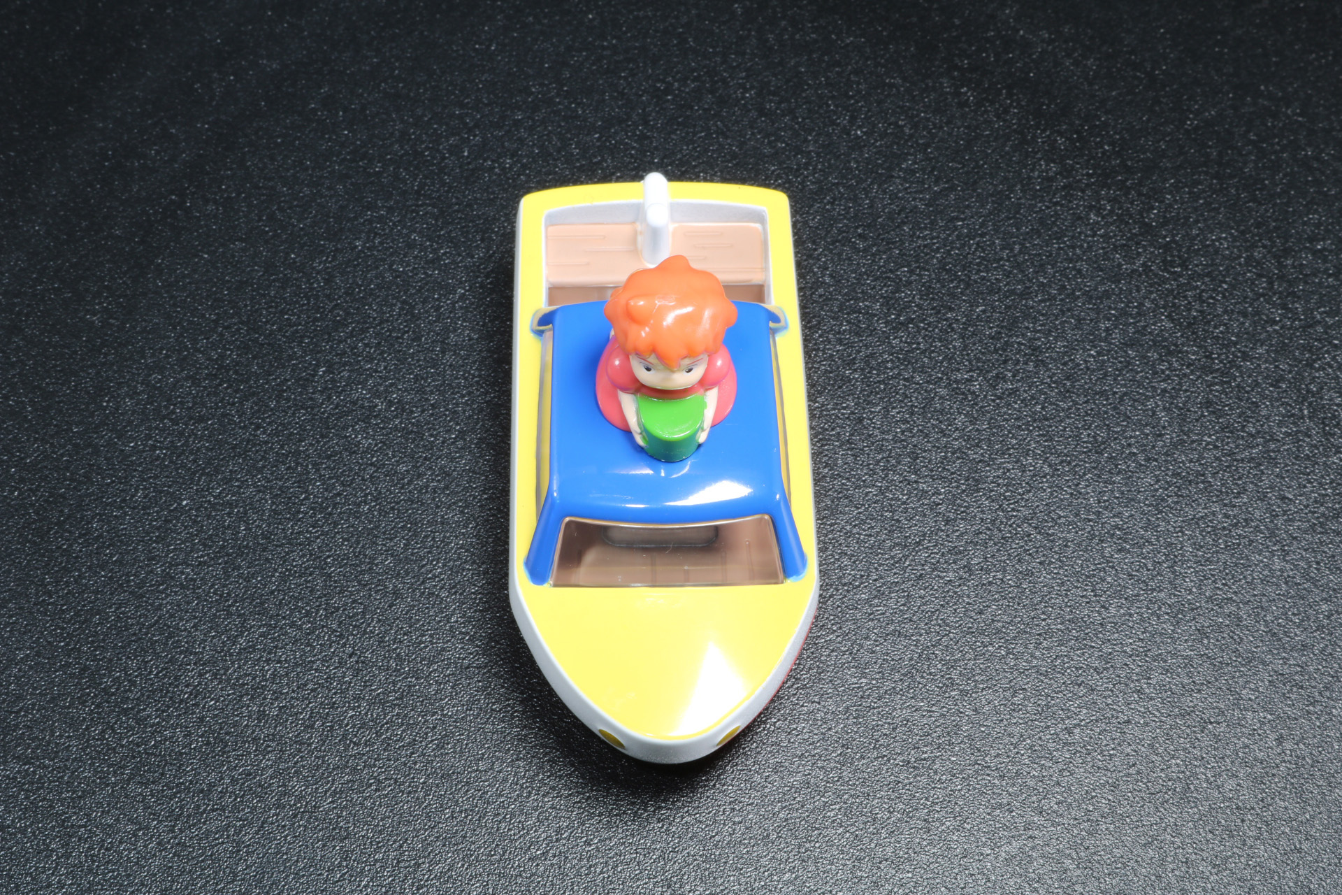 中にはトミカ本体が入っている