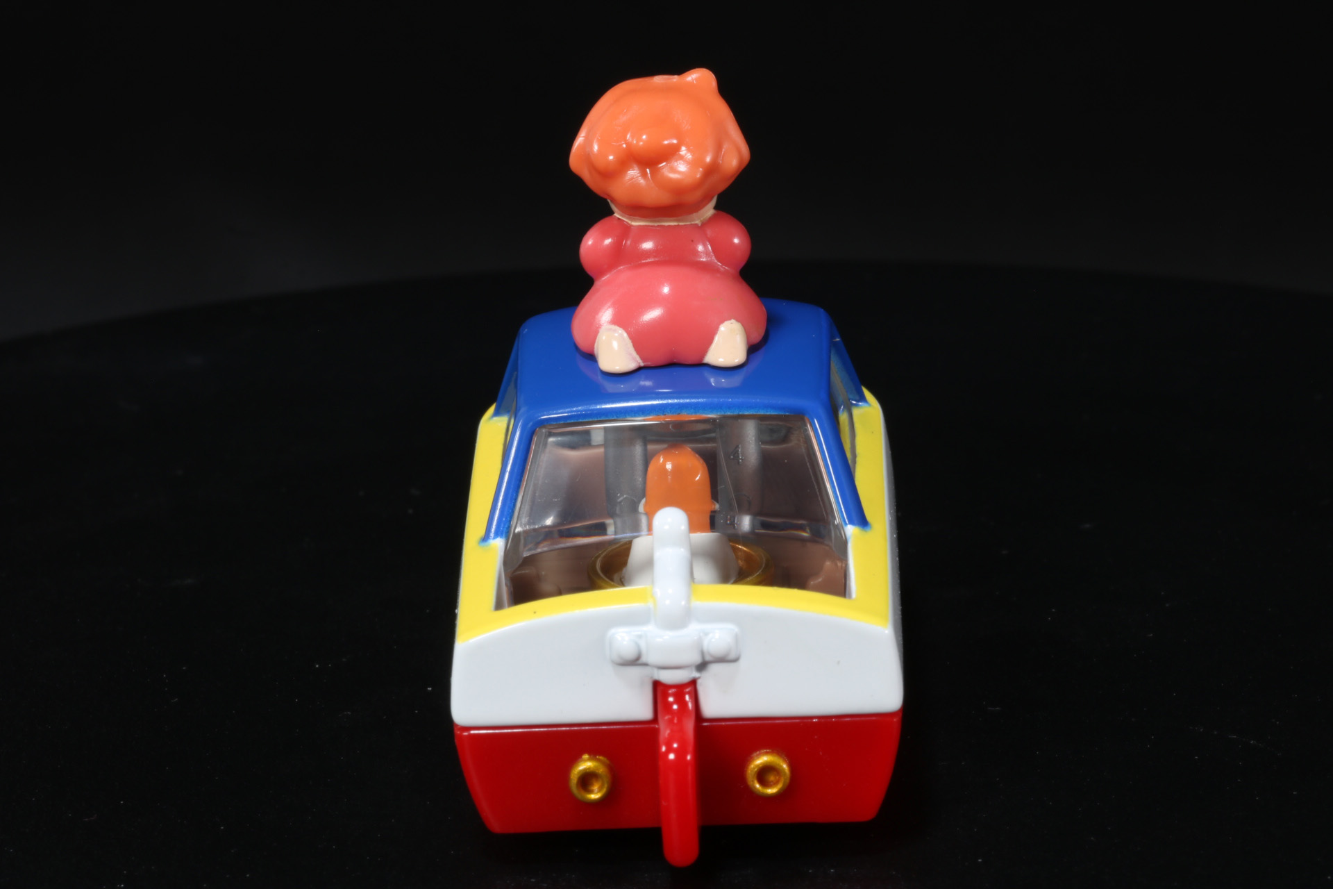 舵やパイプの噴射口も造形されている