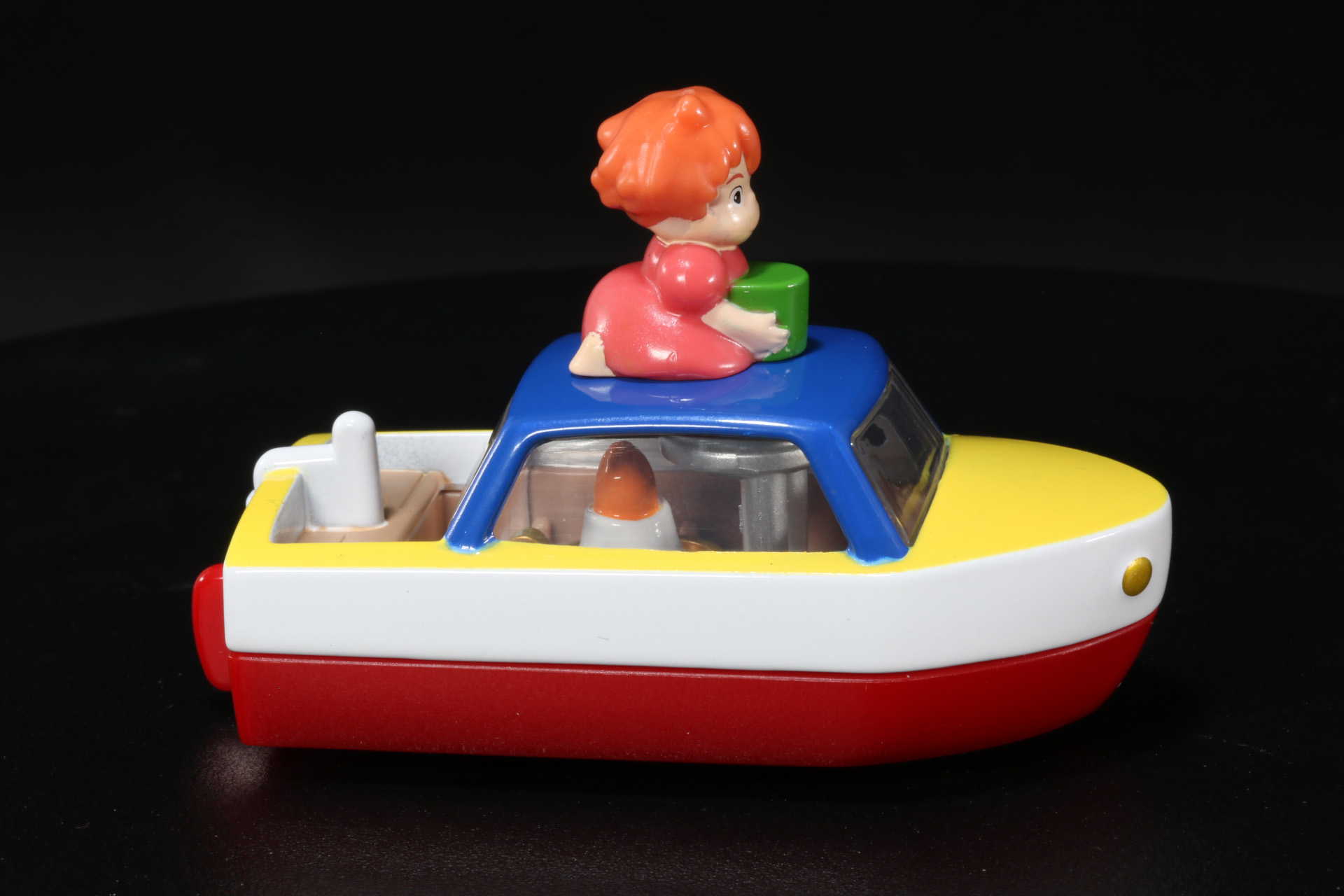 水の上をすいすい進んでいく目に浮かぶようだ