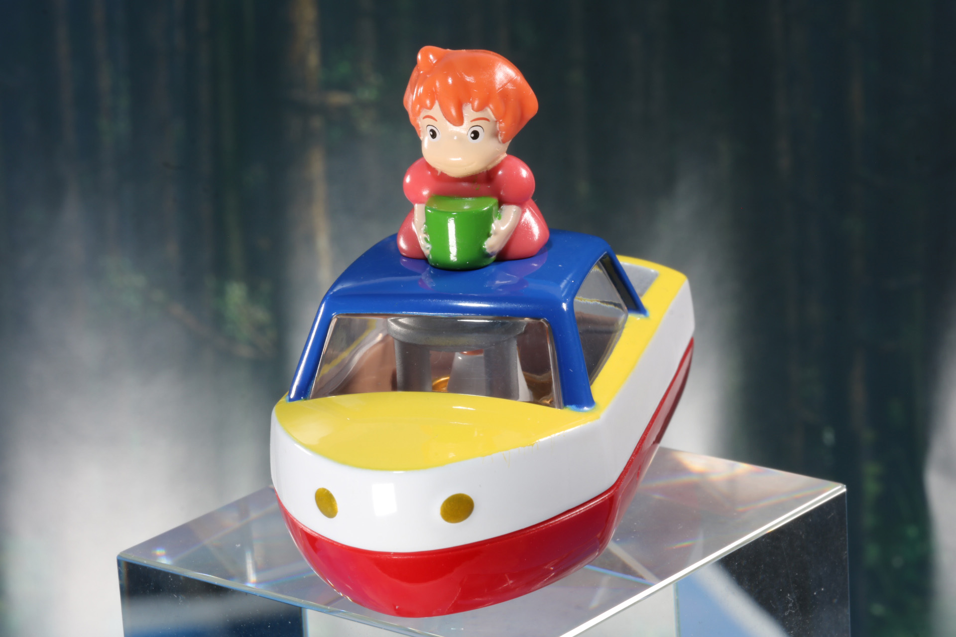 船を操作する宗介はいないが、進先を見据えるポニョが心強い