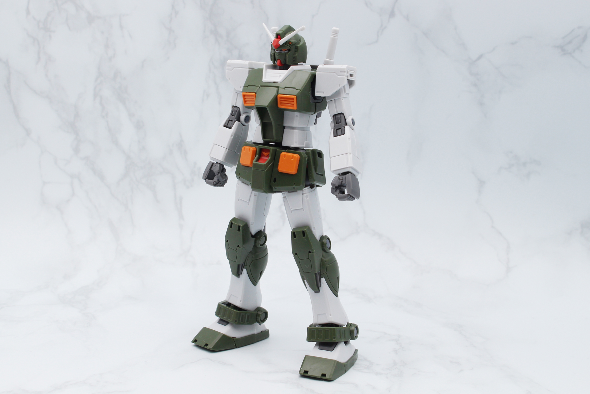 全てを組み付けて素体となるガンダムが完成