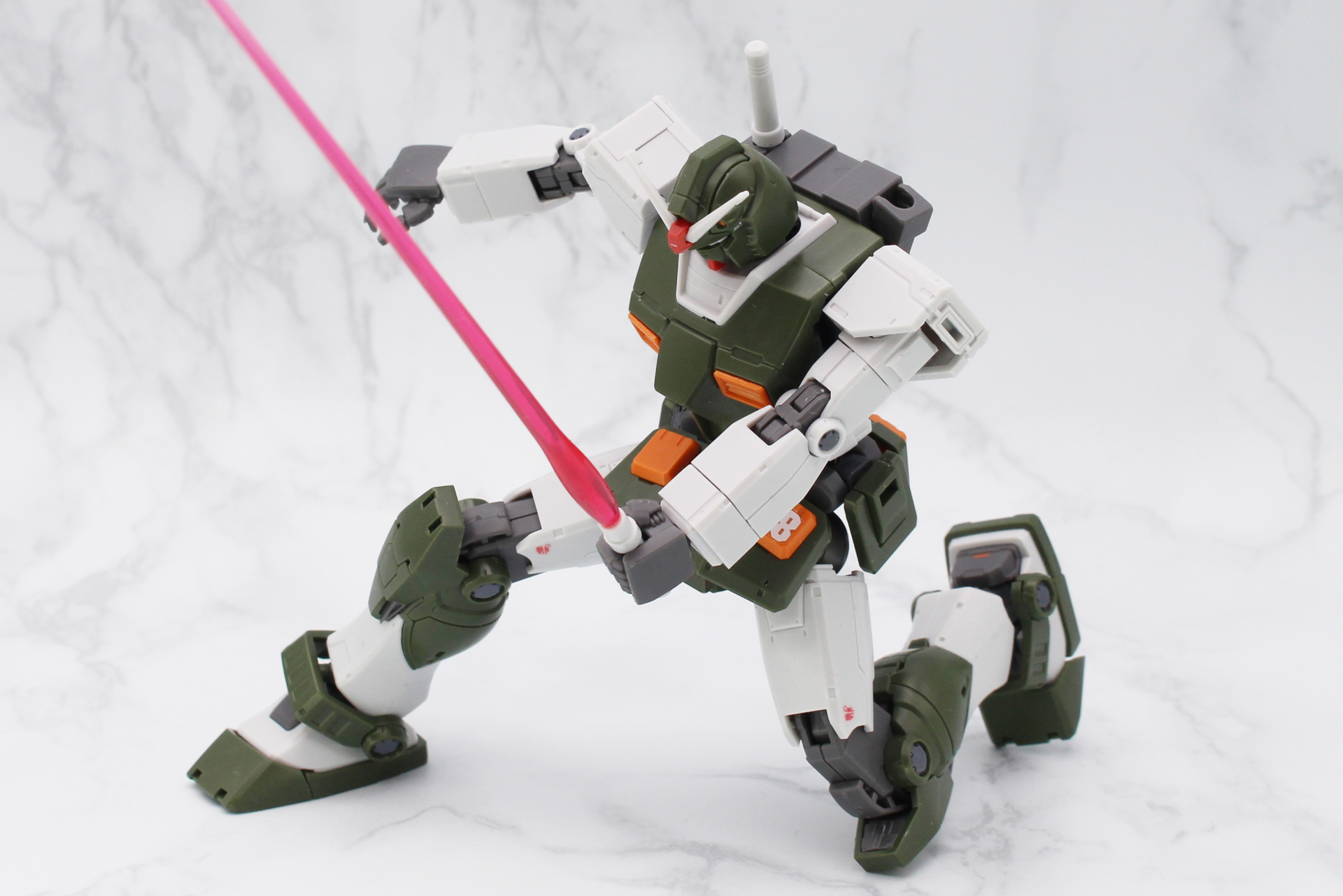ガンダムも元がオリジン版なので可動も優秀。足首装甲のディテールがプロトタイプガンダムと同じなのはこのキットの特徴だ