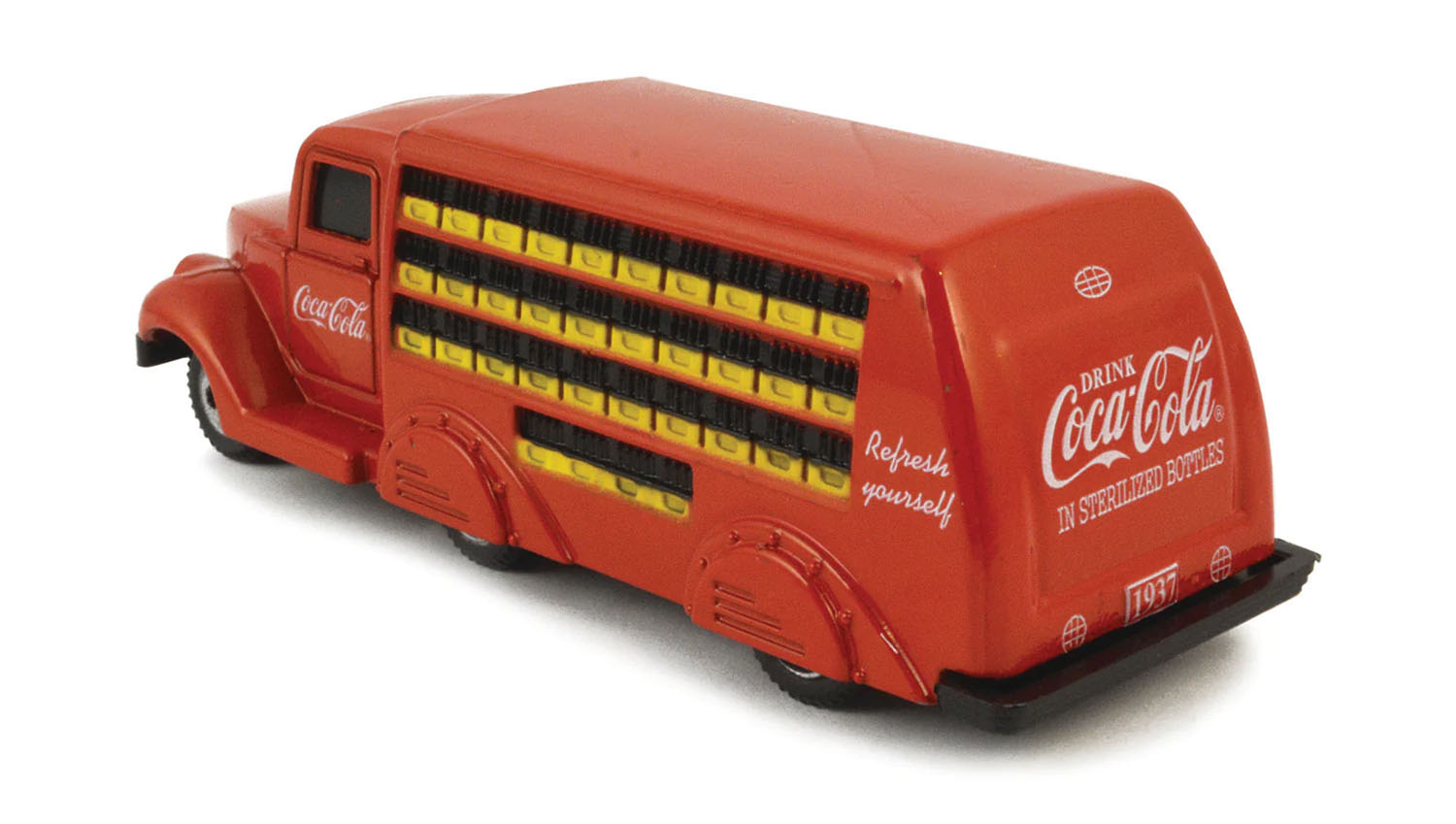 後部の荷室に満載されたボトルケースを実感たっぷりに再現