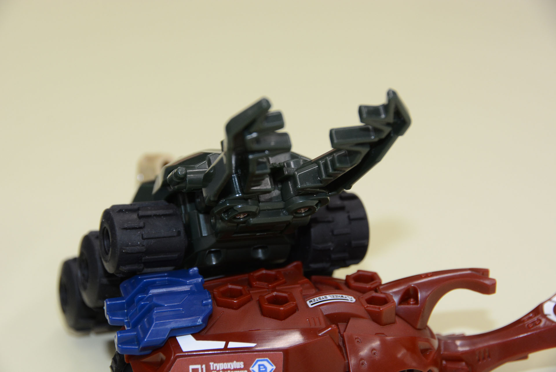 クワガタ系のカブトボーグは大顎の開き幅が変えられる