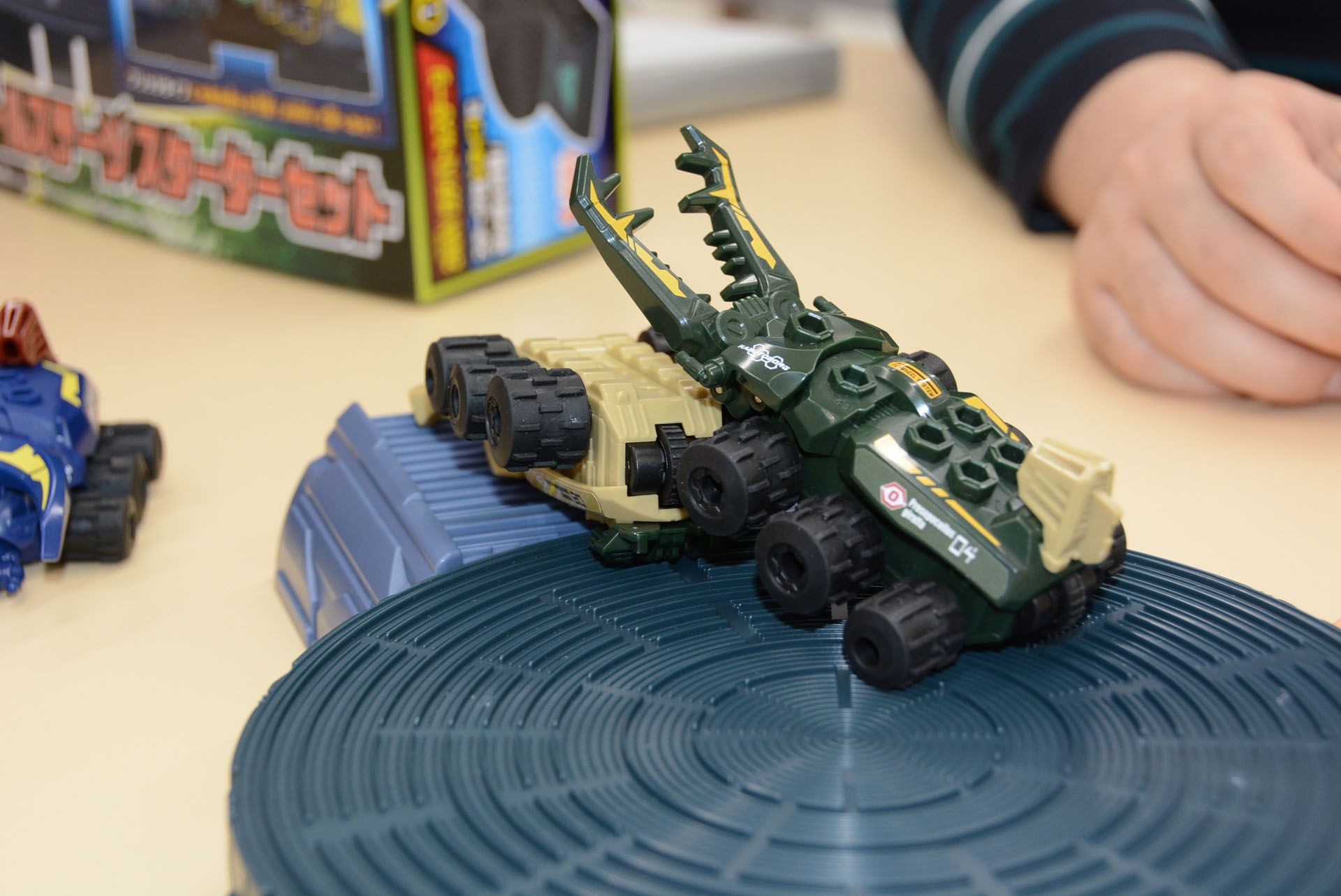 戦う玩具「バトルホビー」は子供を夢中にする。タカラトミーはかつて夢中になった大人達にもその情熱をぶつけて欲しいと考えている