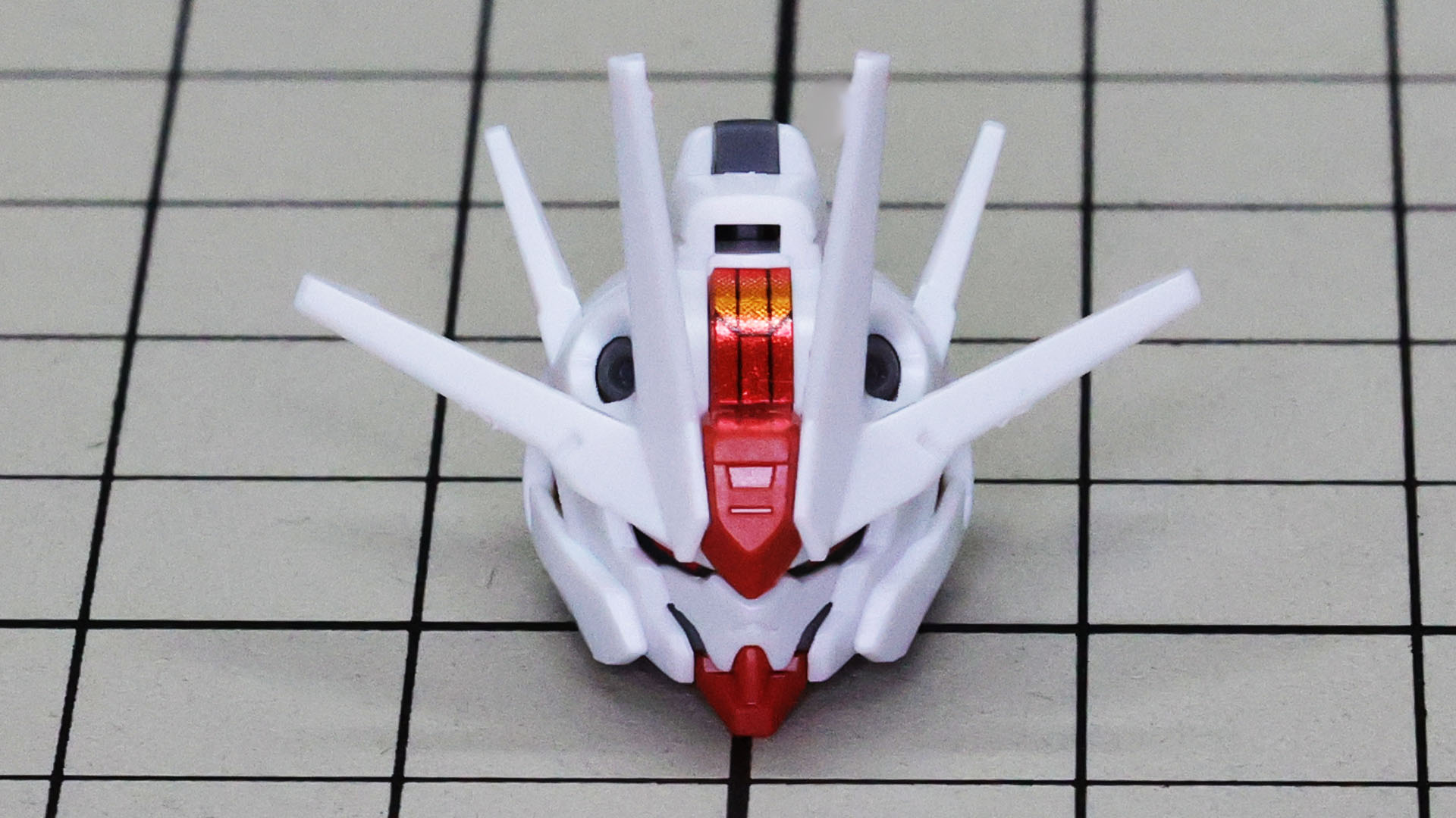 頭部のシェルユニットはシールで再現