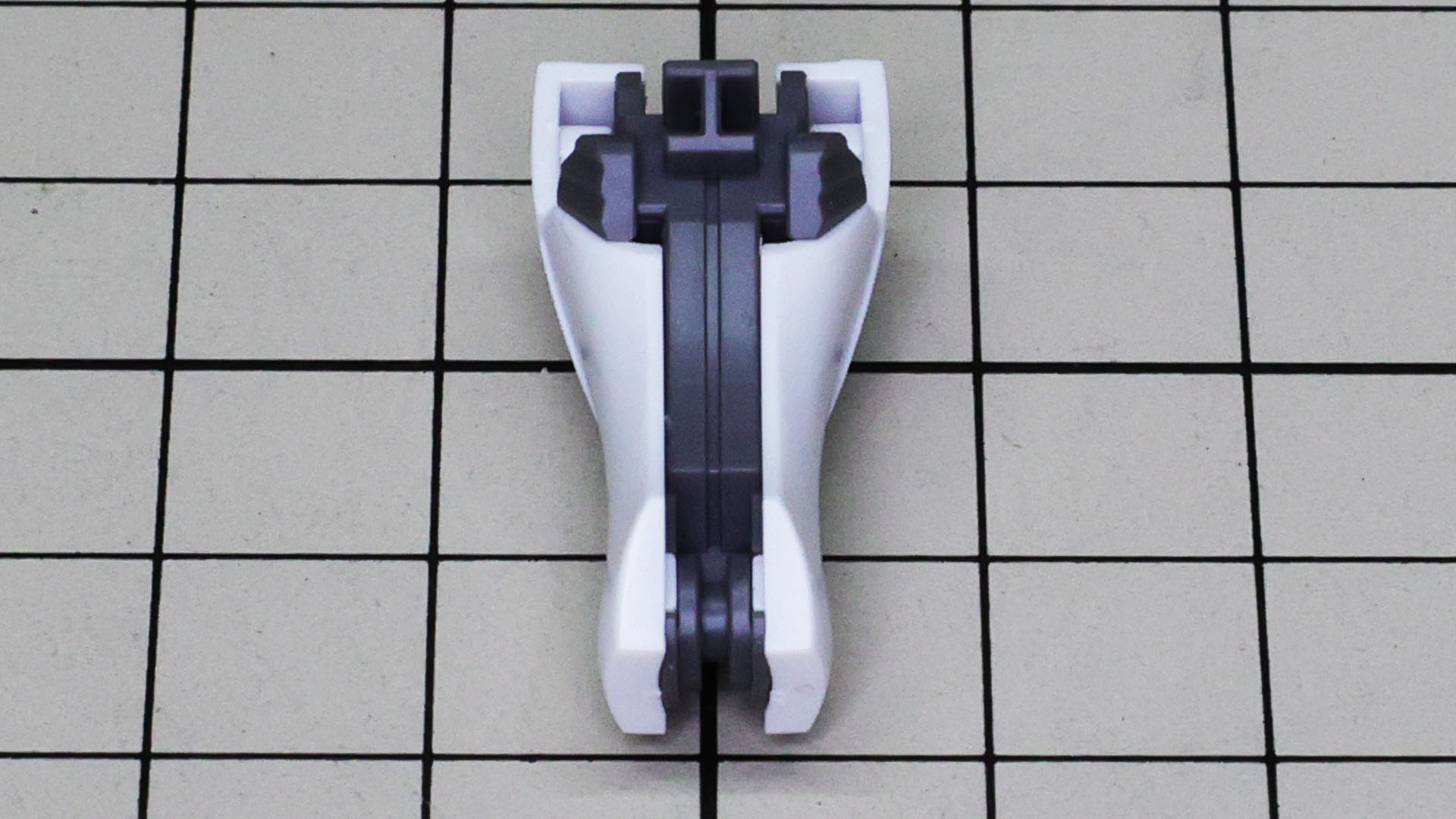 全ての要素を後はめ式膝関節で接続します