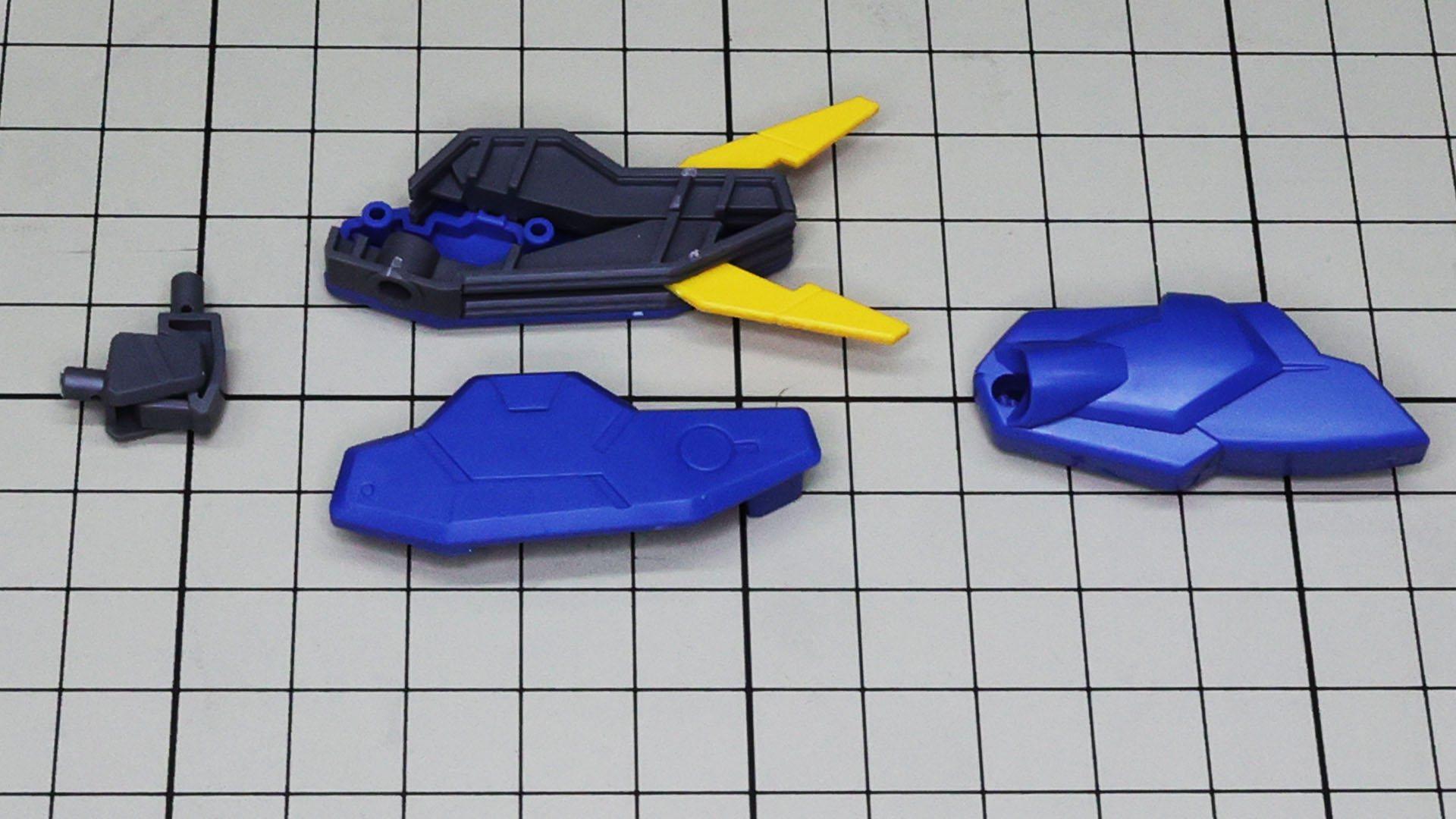 フレーム的な本体を装甲でカバーします