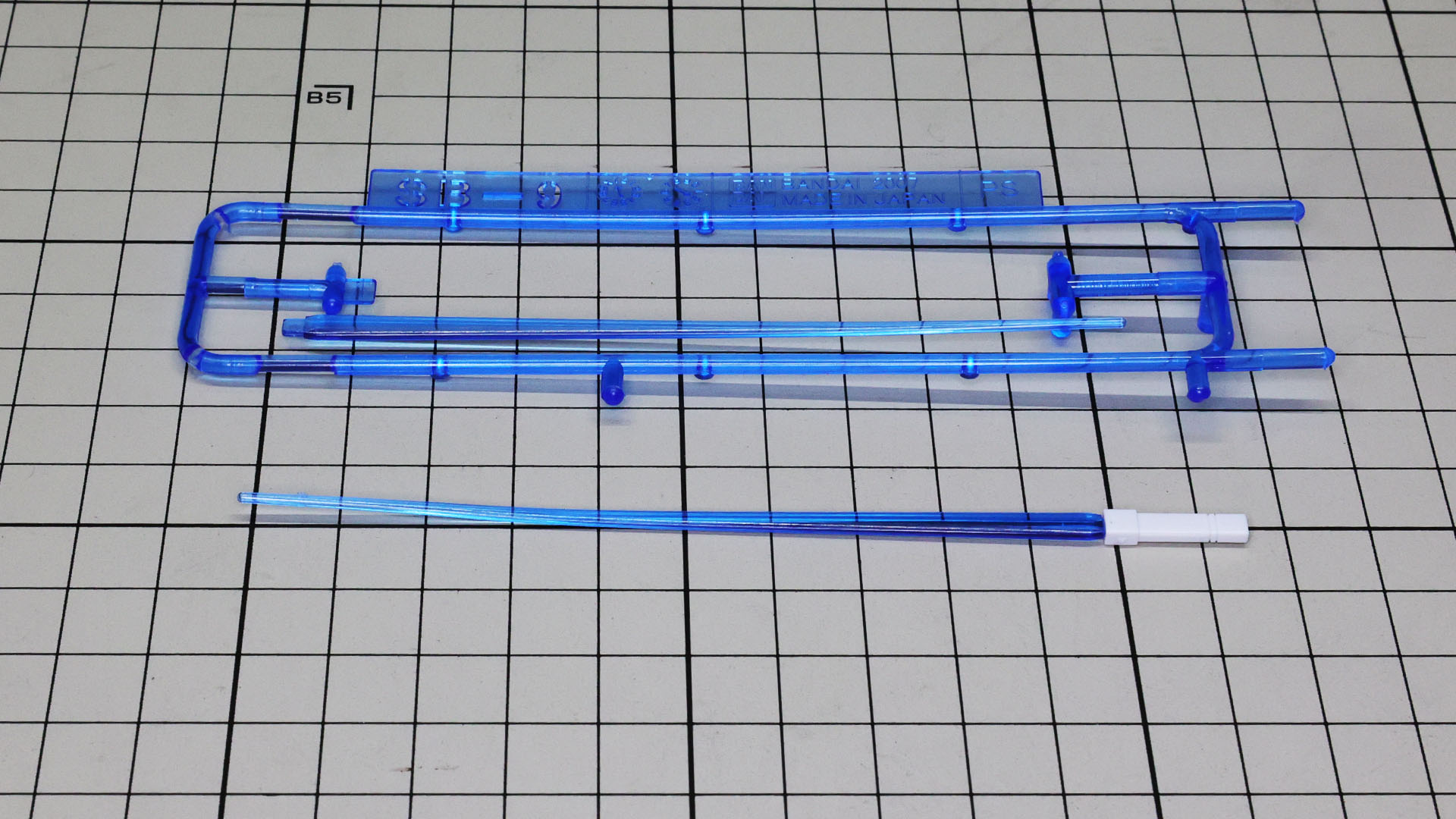 ビームサーベルは初期型エアリアルと同様青いです