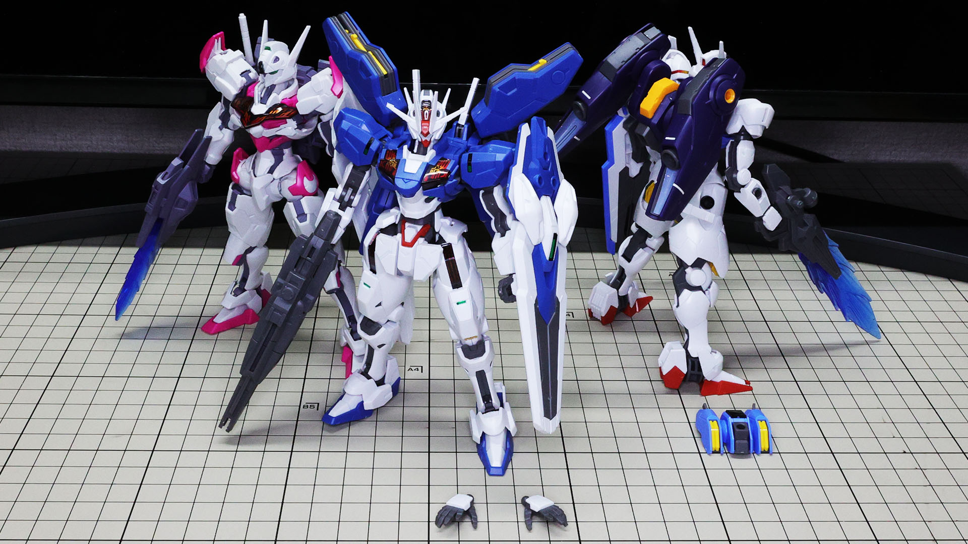 ルブリス、初期型エアリアル（フライトユニット）、そしてエアリアル改修型が並び立つ！