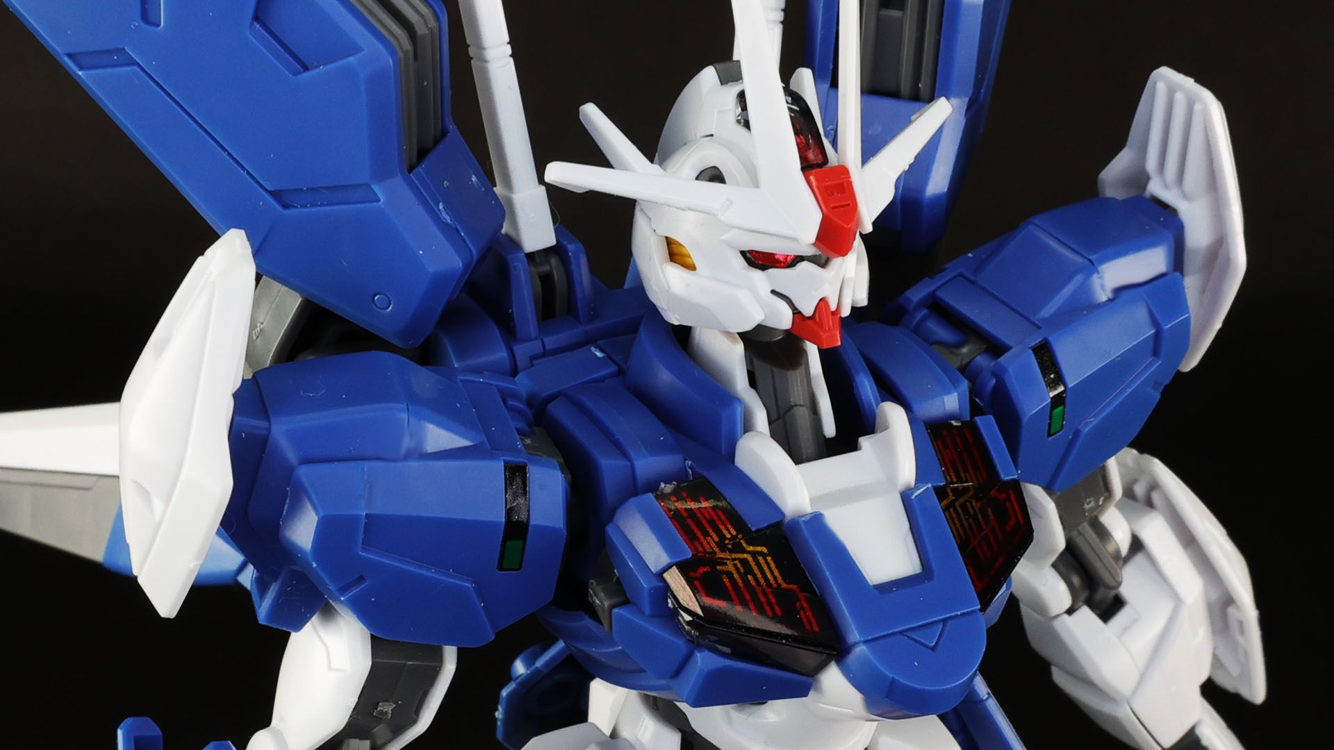 ビットオンフォームとシェルユニットのパターン、精悍な顔つきでスケールを超えたディテール！