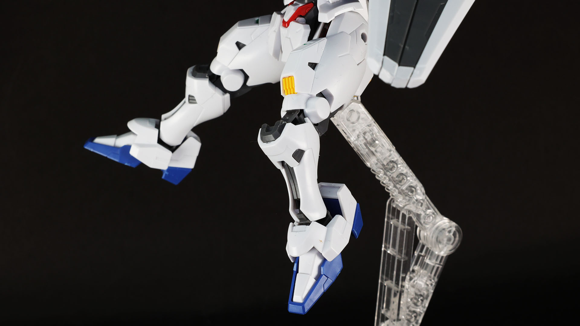 脚部も表情豊かなポージングができます