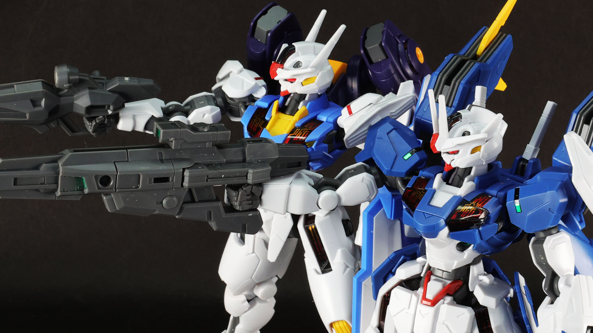 色味的に精悍さを増したことと、配色で後継機のようにも感じます