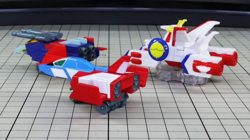 ホワイトベースを護衛するGメカ