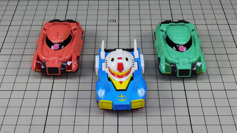 フロント：一目でガンダム、ザクとわかるデザイン