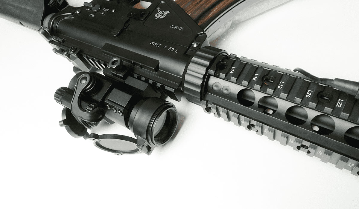 写真のドットサイト、フォアグリップ、フラッシュライトは商品には付属しない