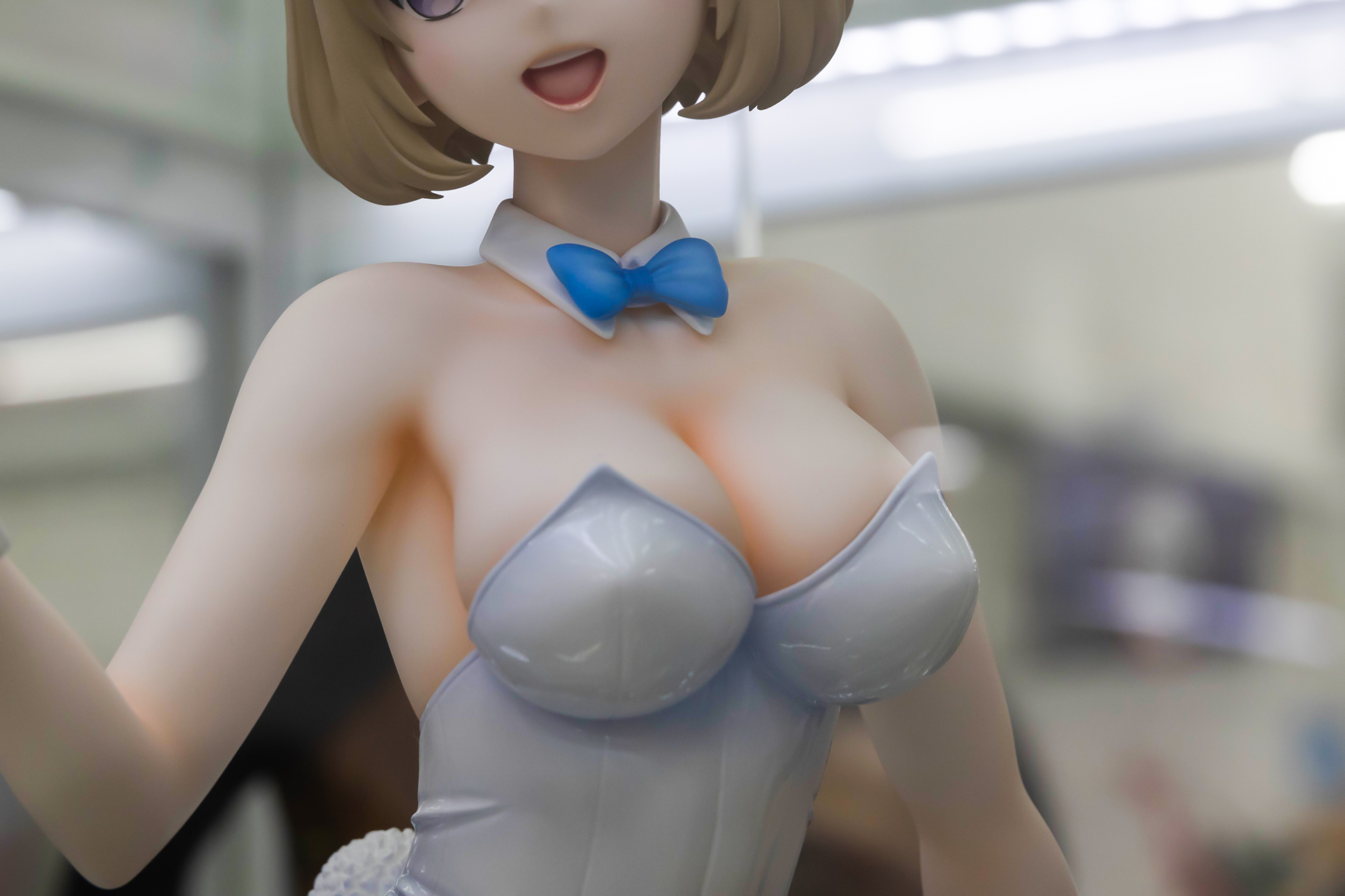 白い素肌と白い衣装の愛称もばっちり！？