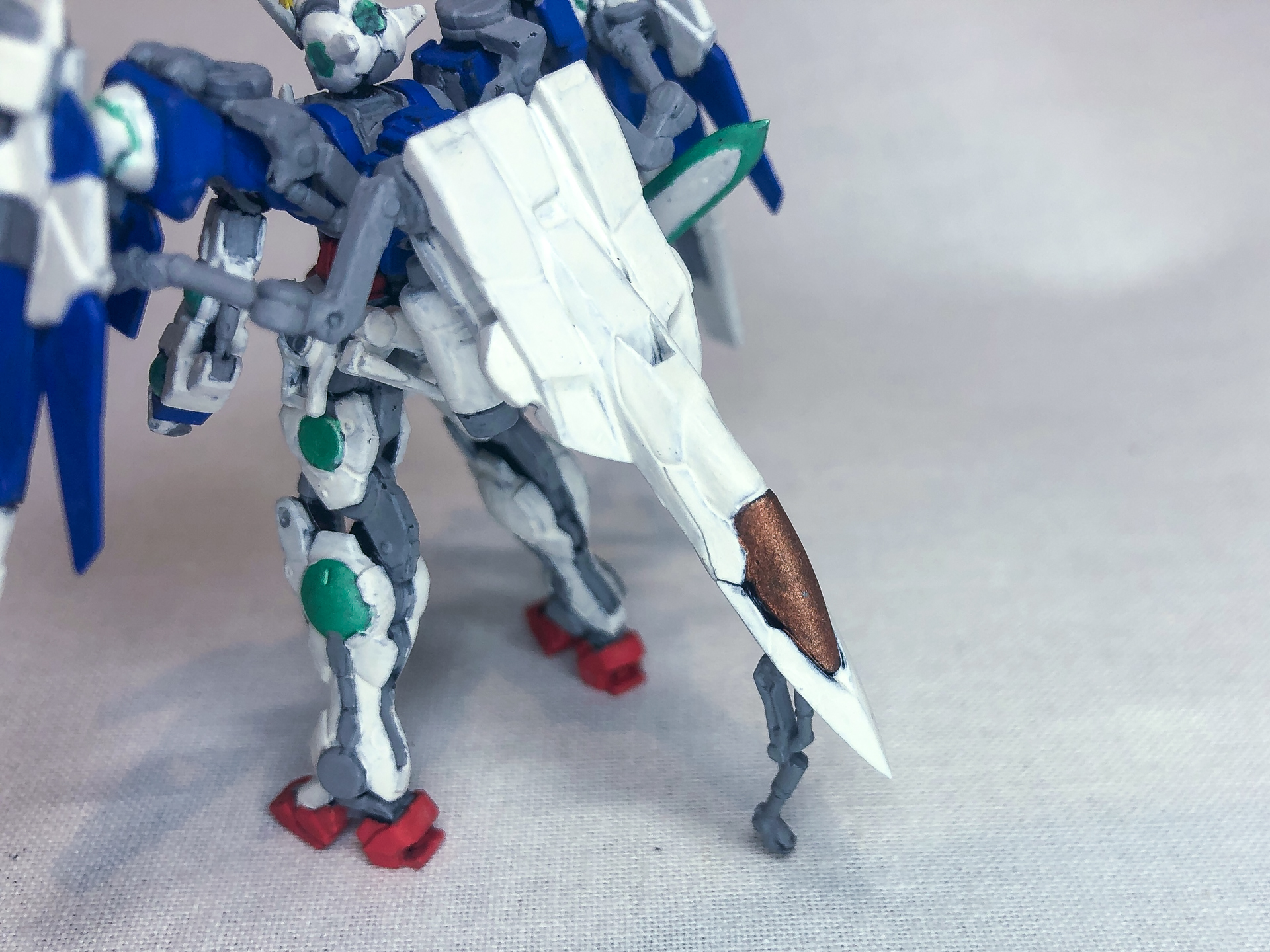 背面のアップ。本キットはパーツ成型時から先端が鋭利になっているので塗装するだけで十分です。