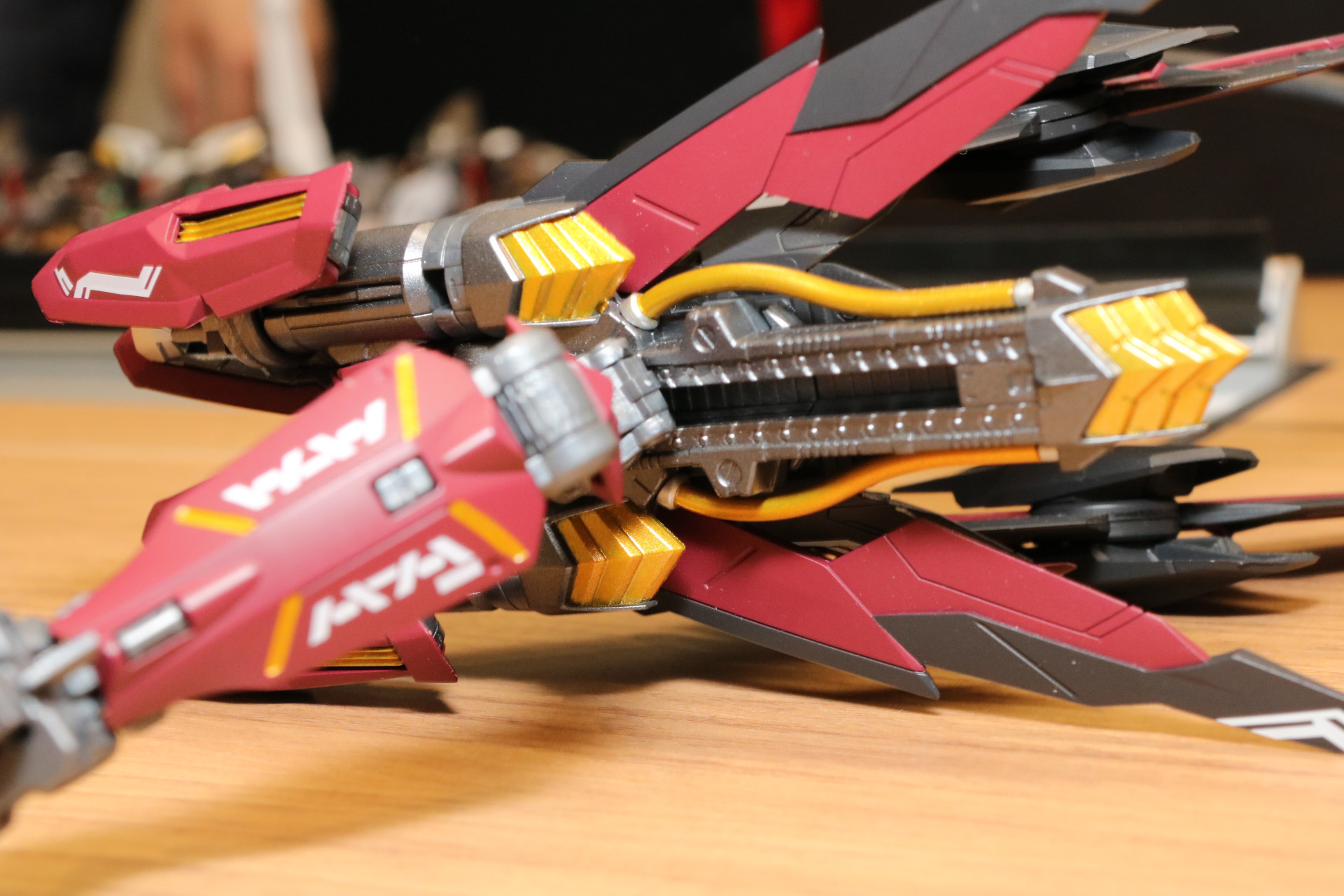 裏面にはレール機構もあり、位置調整も可能