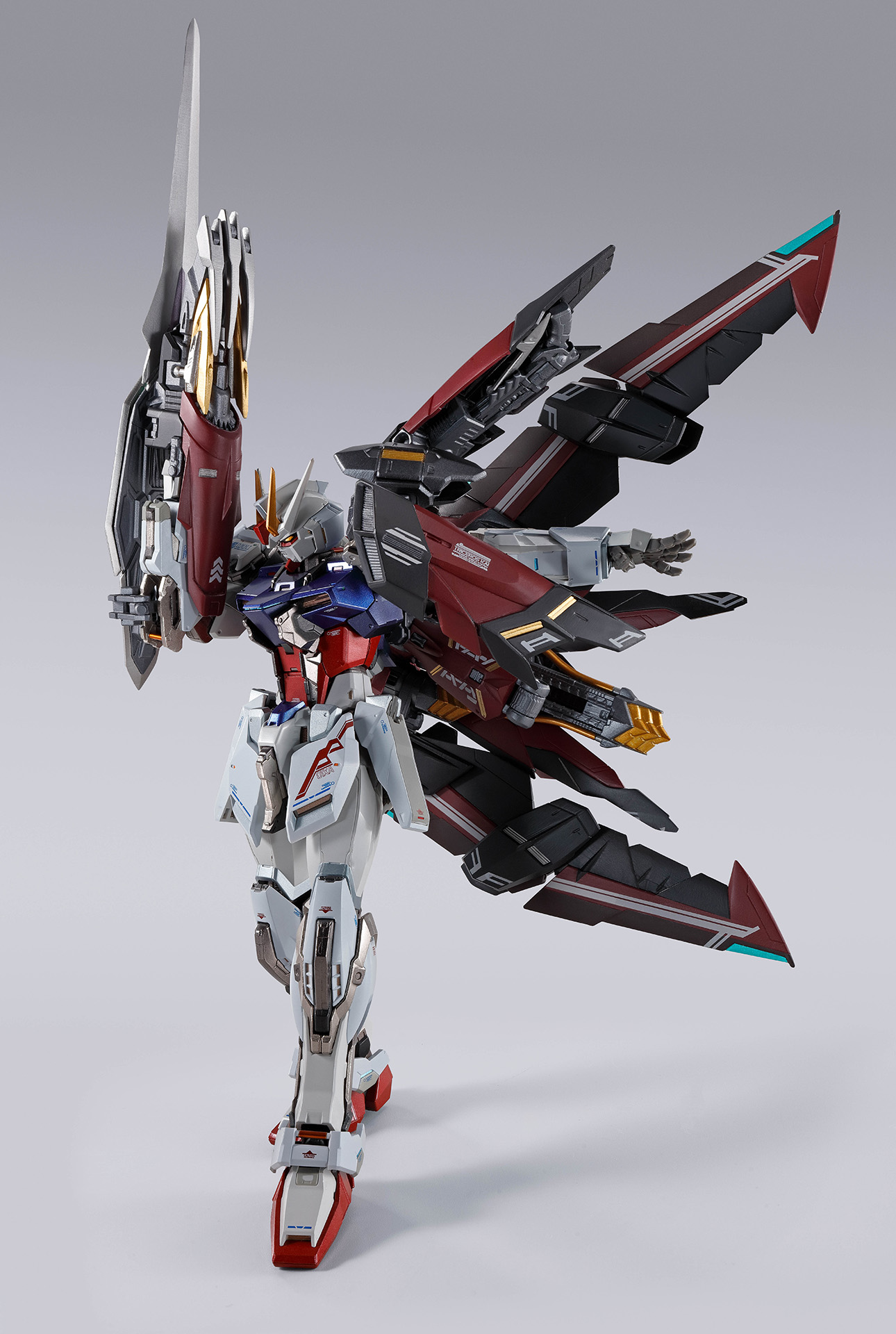 ストライク用ジョイントでは肩のアーマーのように装甲を装着することができる