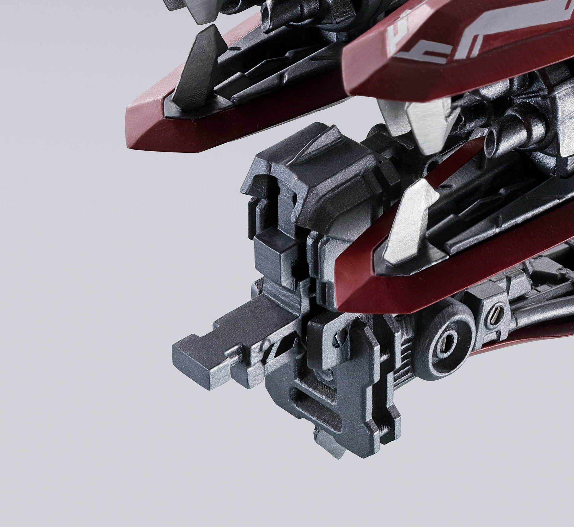 素体への接続口は切り替え機構によって、ストライクとアストレイに柔軟に対応