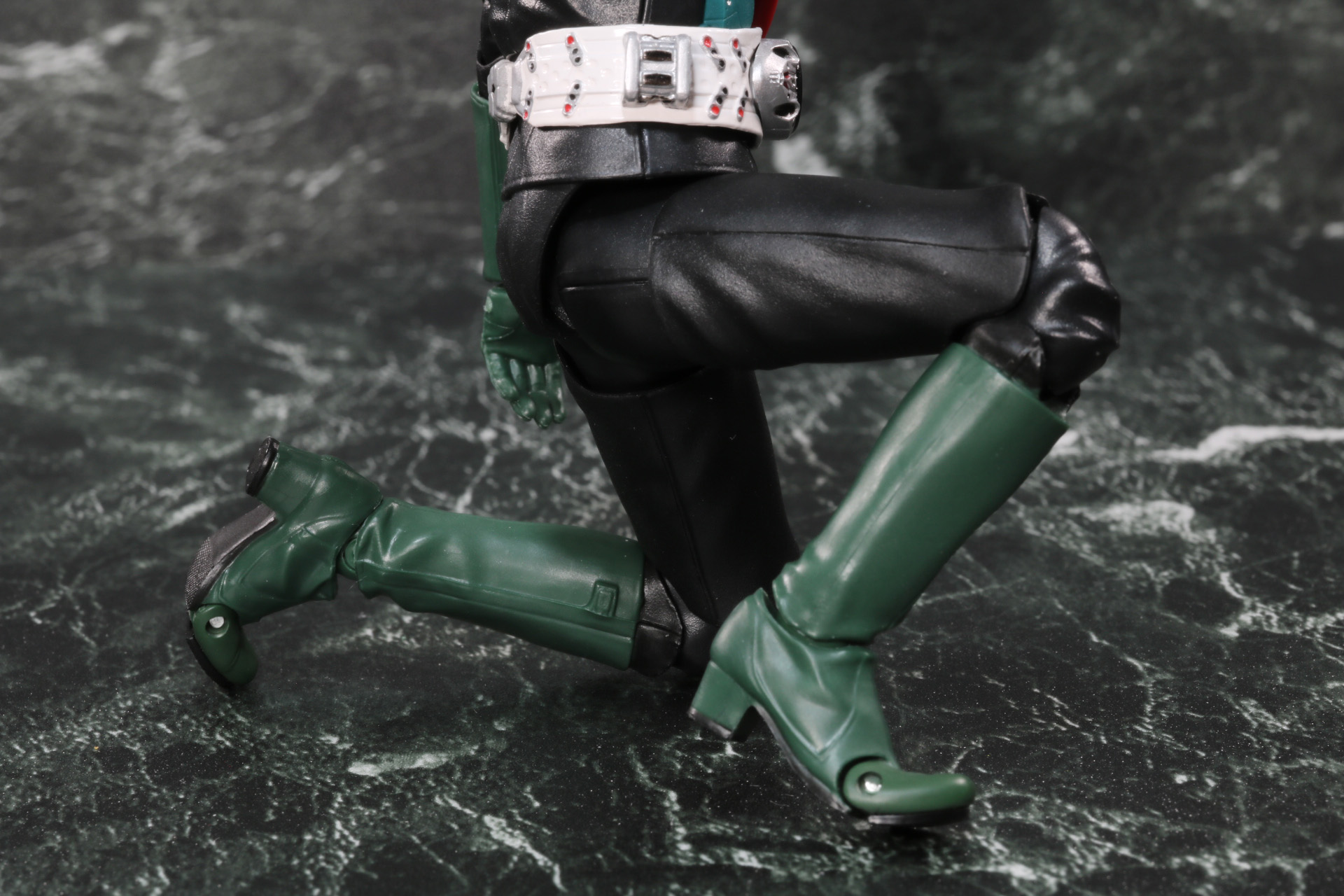 片膝立ちも可能