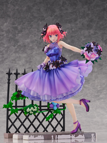 LLADROフィギュア 薄紫色ドレス 映画「五等分の花嫁」から、紫を基調としたドレスに身を包んだ「中野二