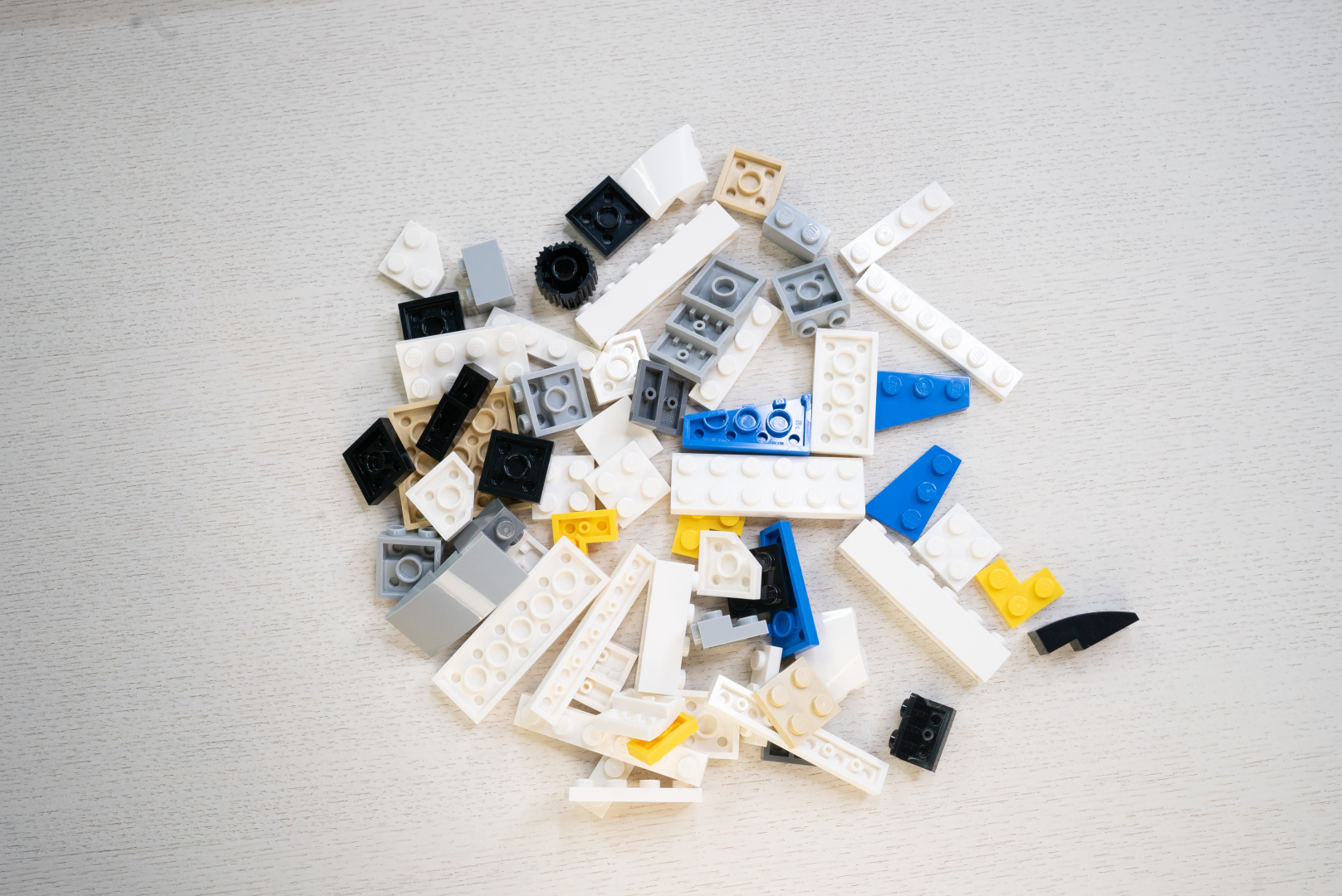 袋3は1つ。これまでとは異なり、かなり細かいパーツが増えている